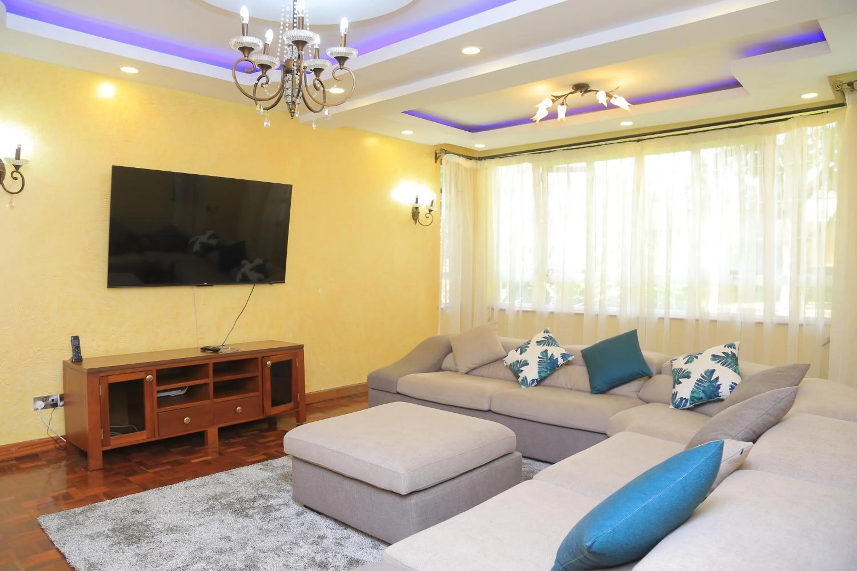Communal lounge/ TV room in Asyana Gardens