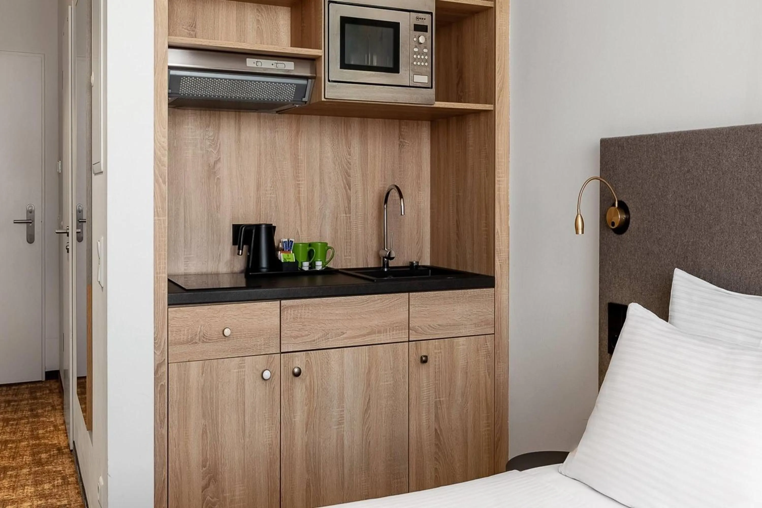 Photo of the whole room, Bed in Wyndham Garden Munich Messe