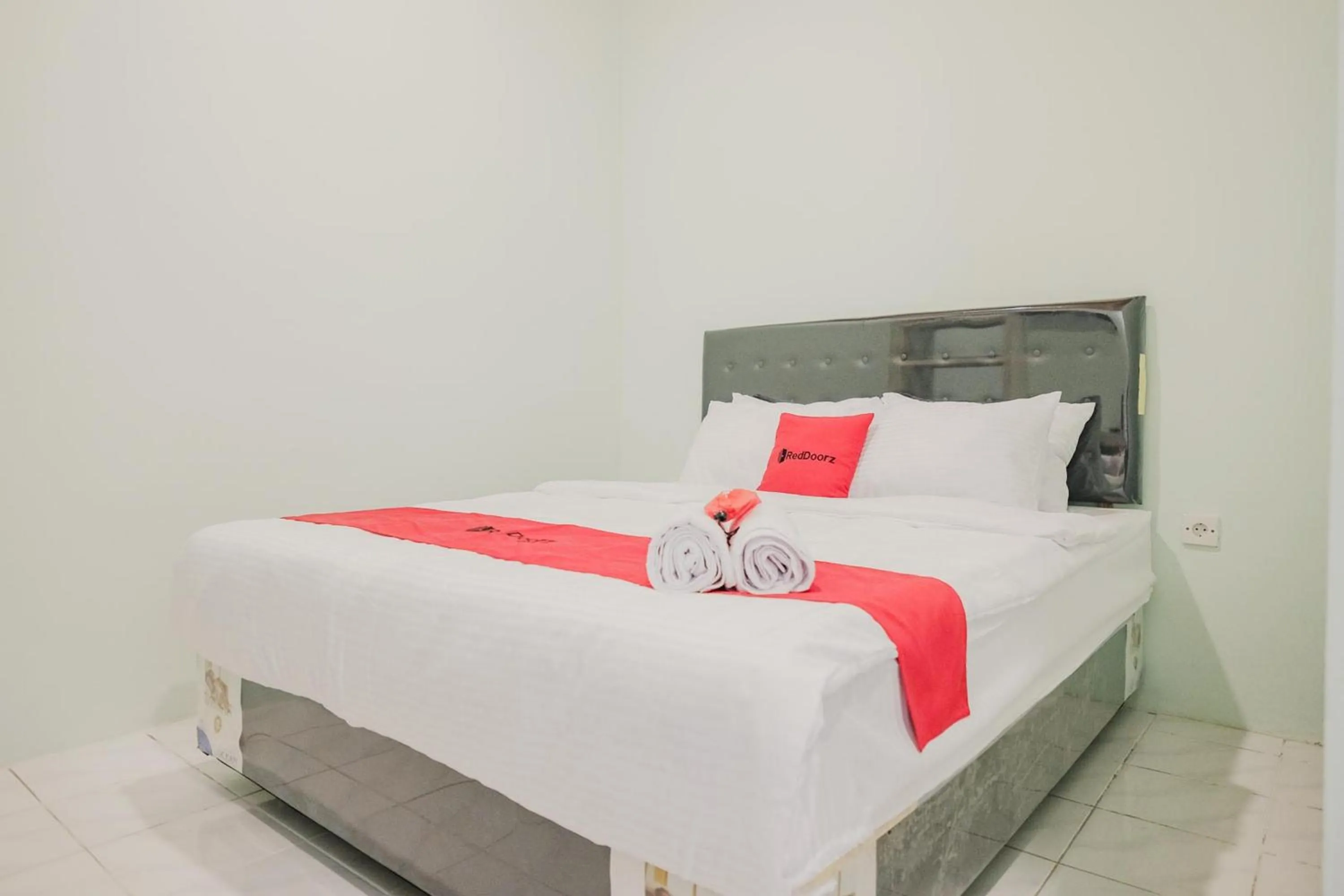 Bed in RedDoorz @ Jalan Pangeran Antasari Lampung 2