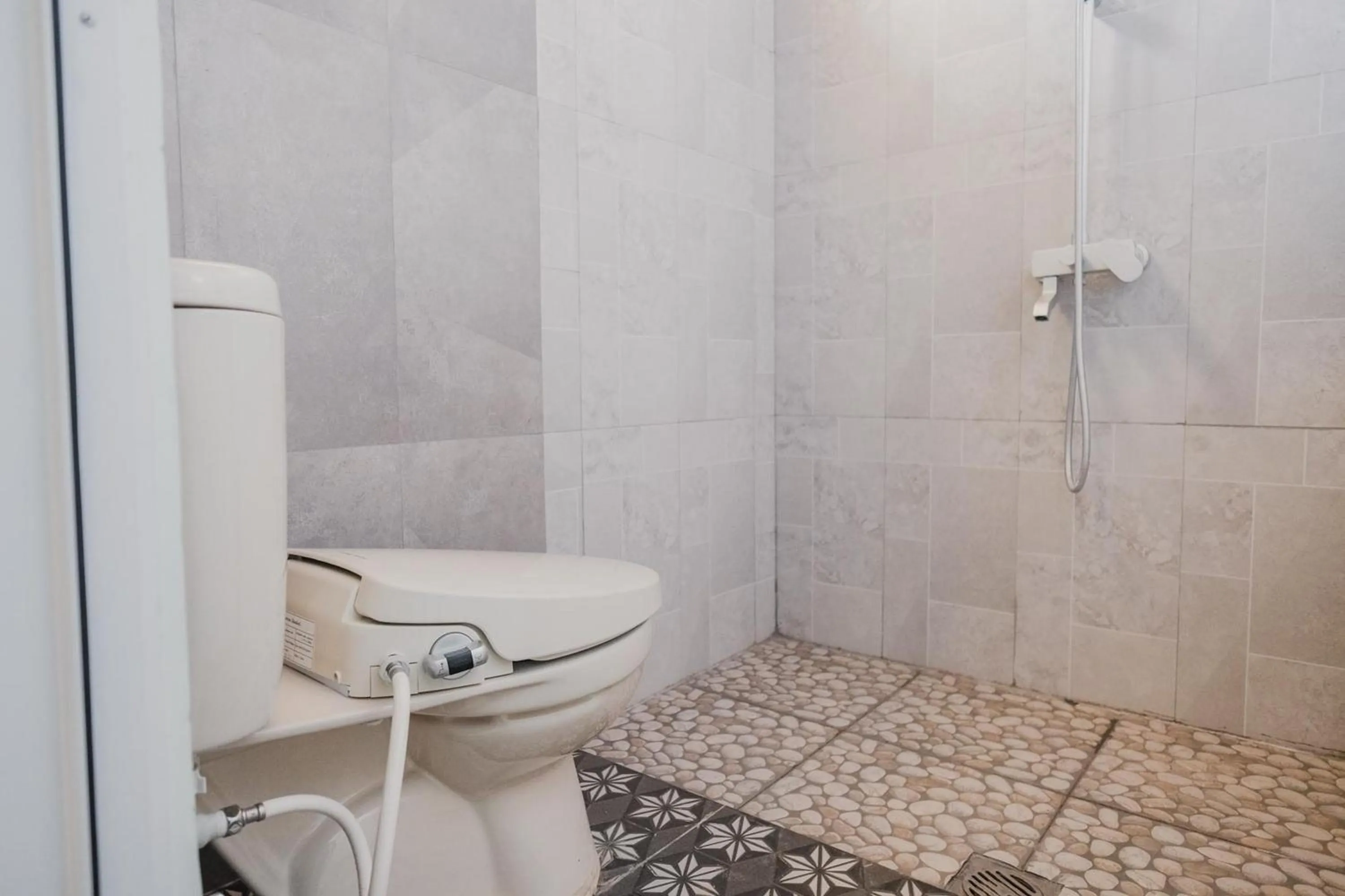 RedDoorz @ Jalan Pangeran Antasari Lampung 2