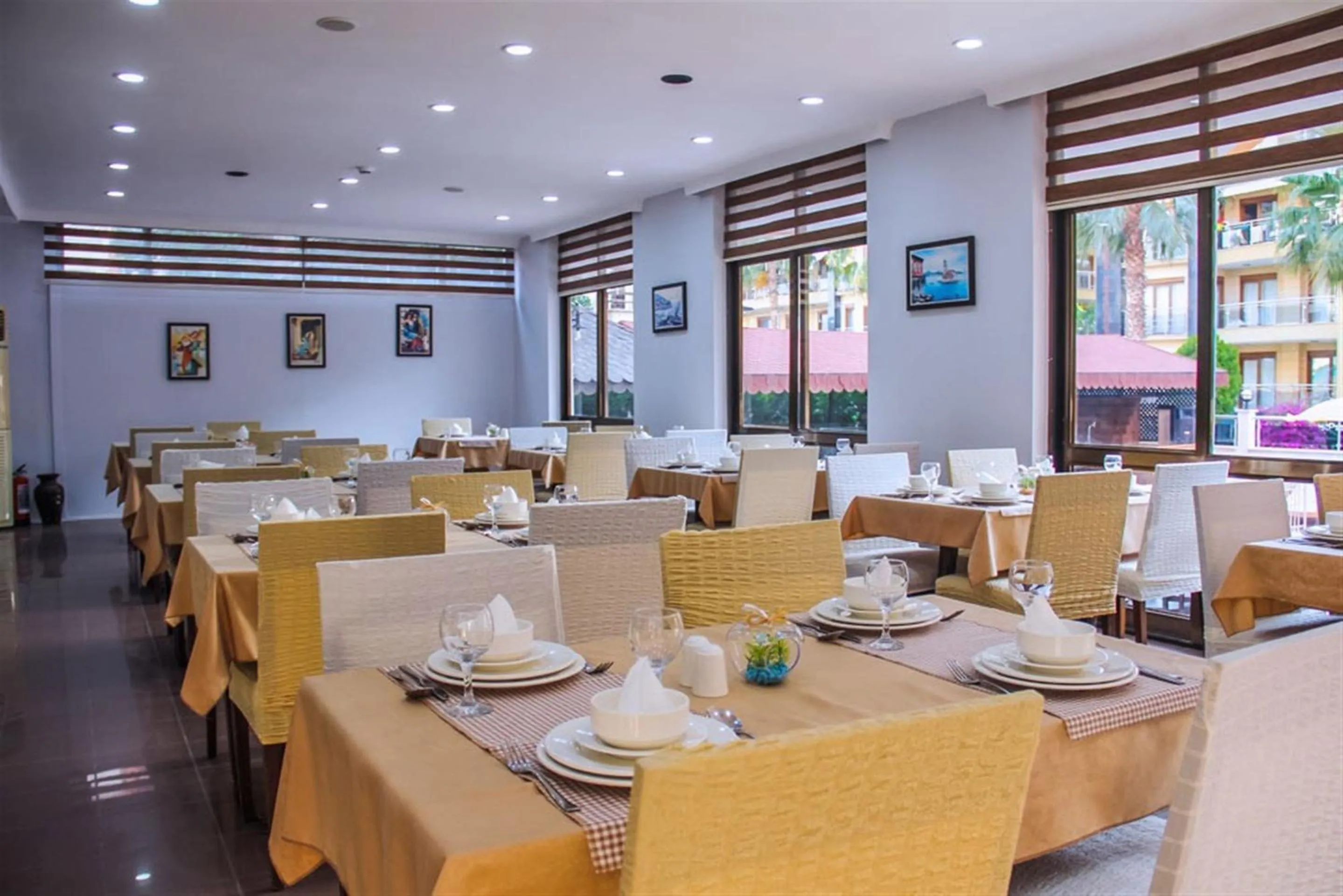 Food and drinks in Yaman Life Hotel