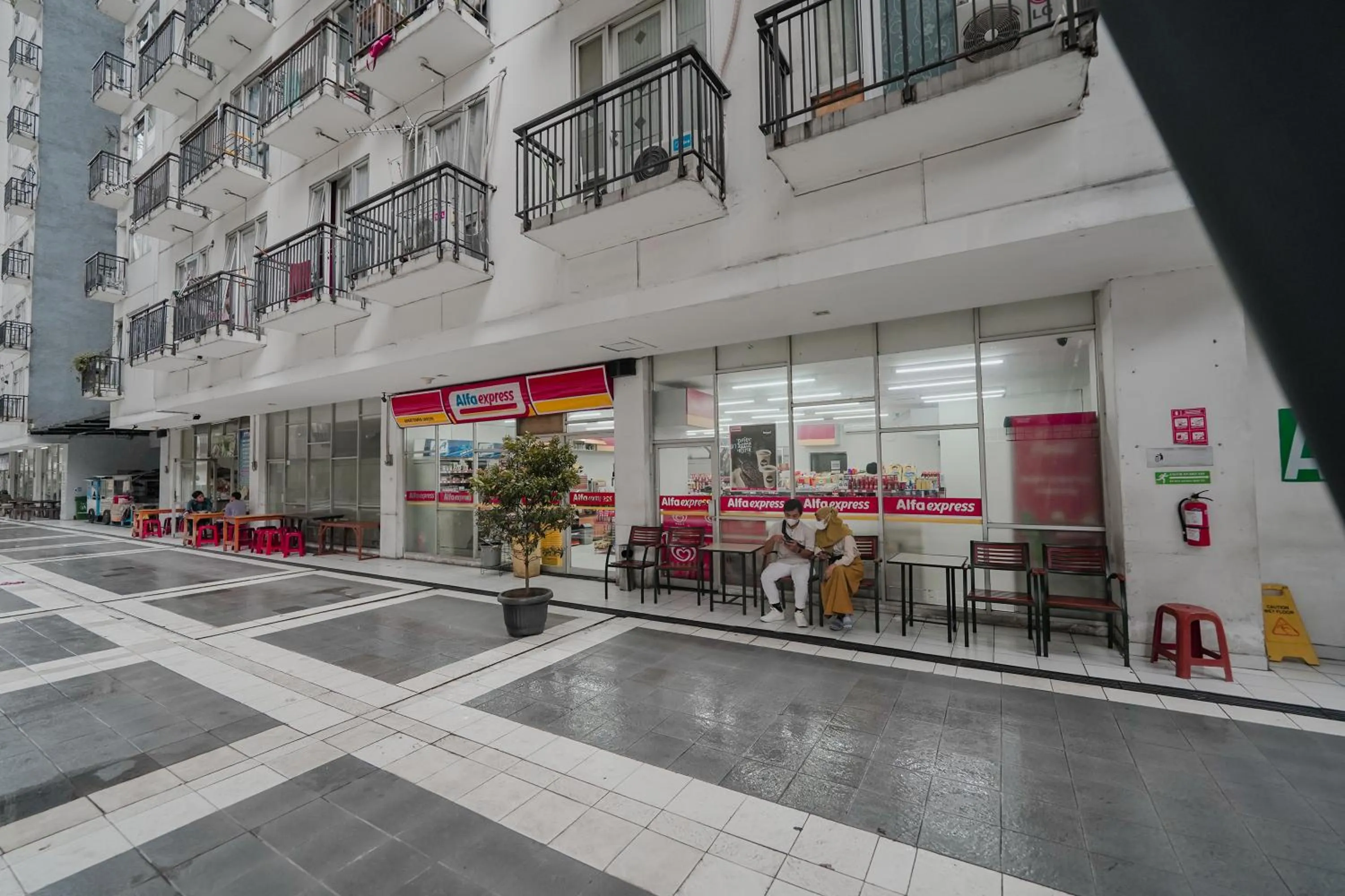 Property building in The Jarrdin by Bethania Pro