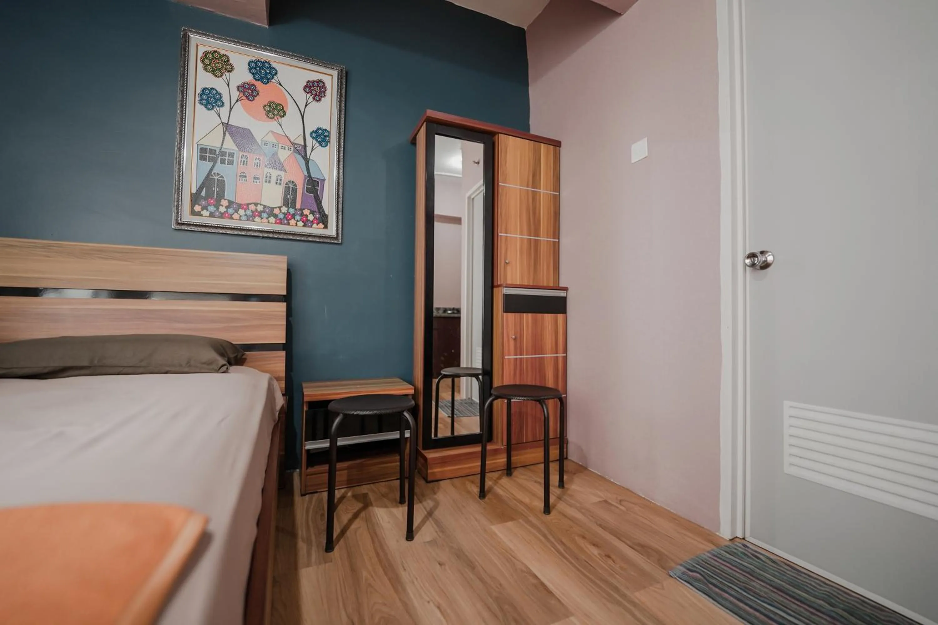 Photo of the whole room, Bed in The Jarrdin by Bethania Pro