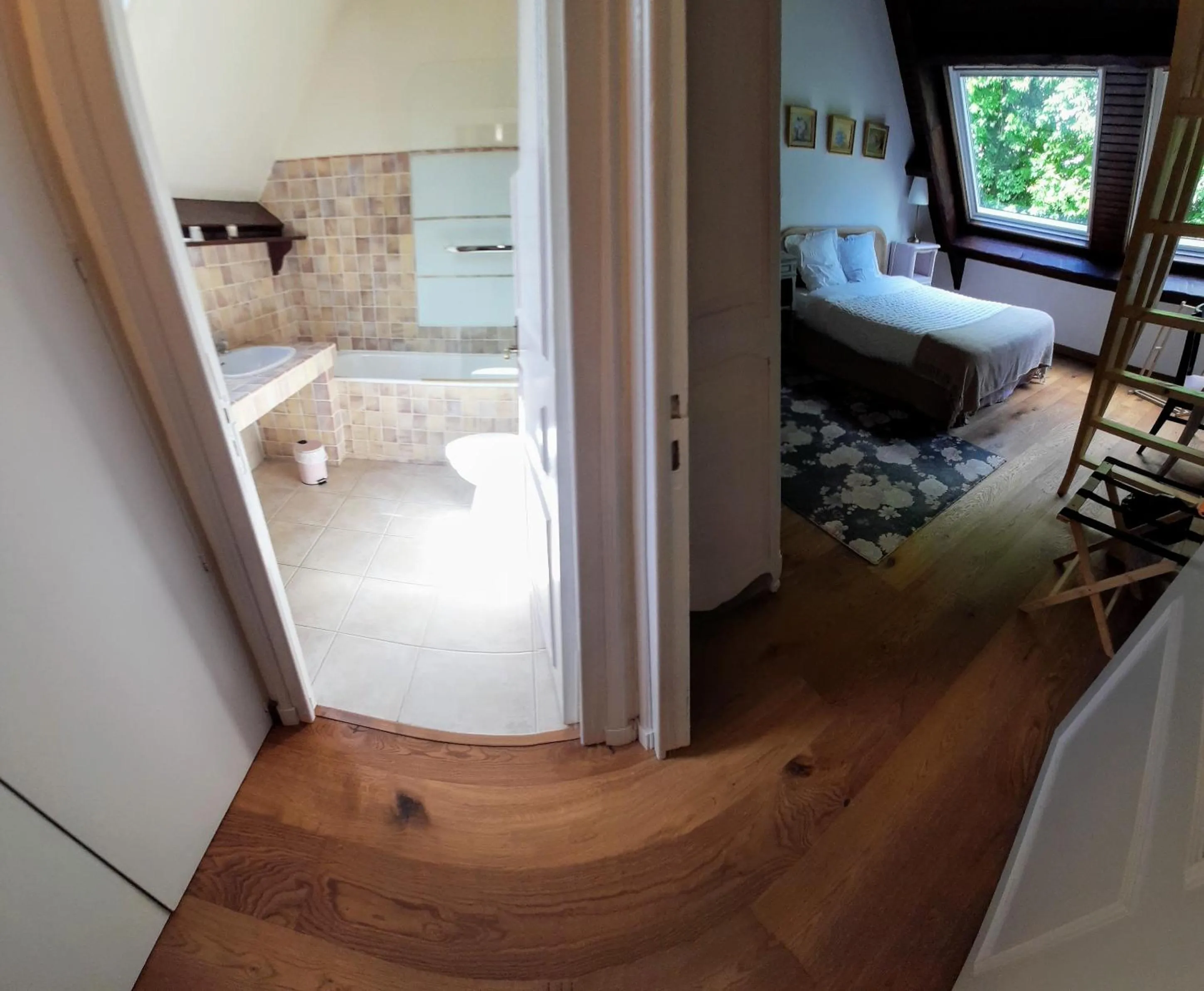 Toilet, Bed in Bed and Breakfast Saultchevreuil, sur la route du Mont Saint Michel