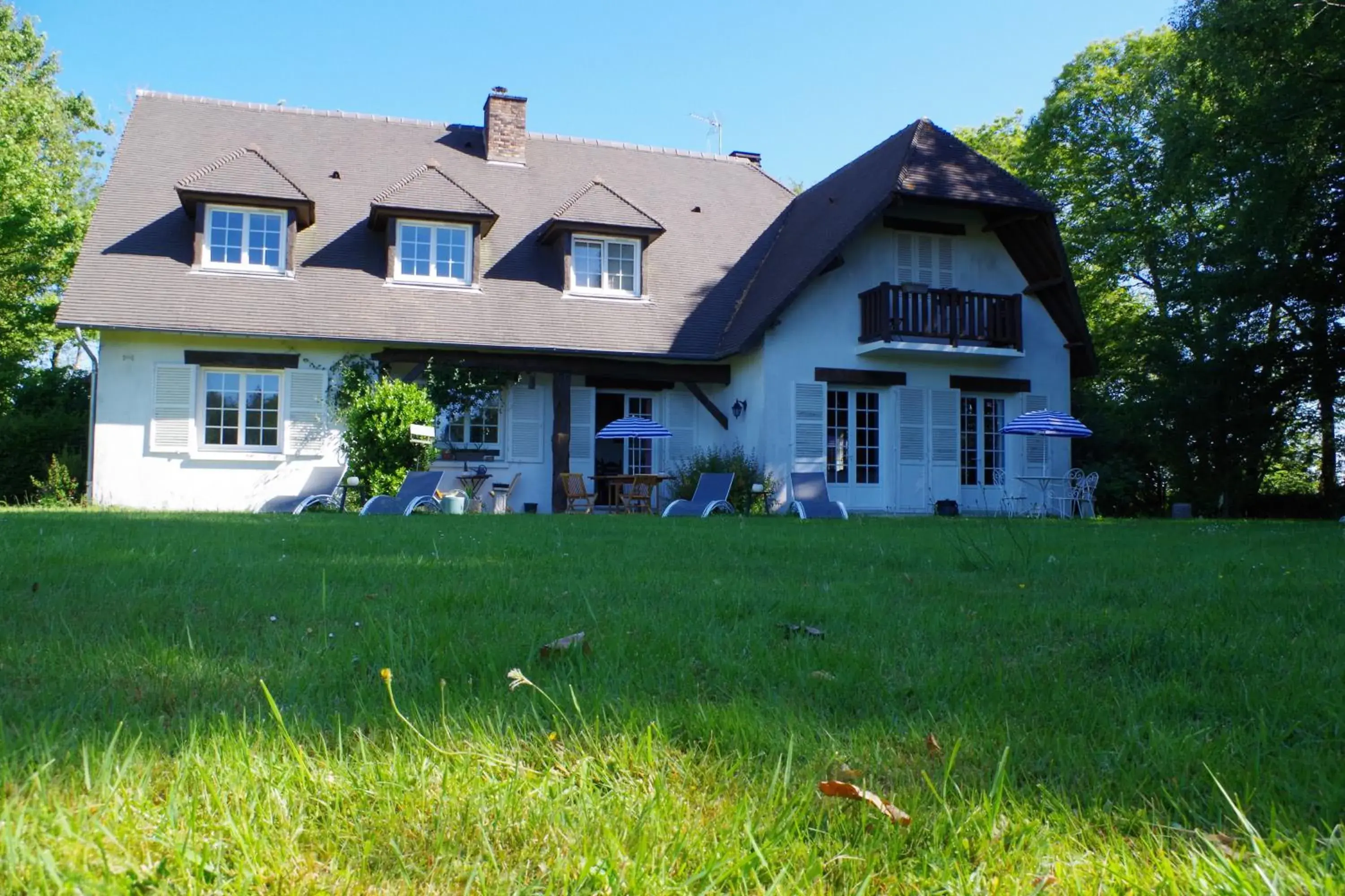 Double Room with Private External Toilet (Philippe) - single occupancy in Bed and Breakfast Saultchevreuil Double Room with Private External Toilet (Philippe) - single occupancy in Bed and Breakfast Saultchevreuil