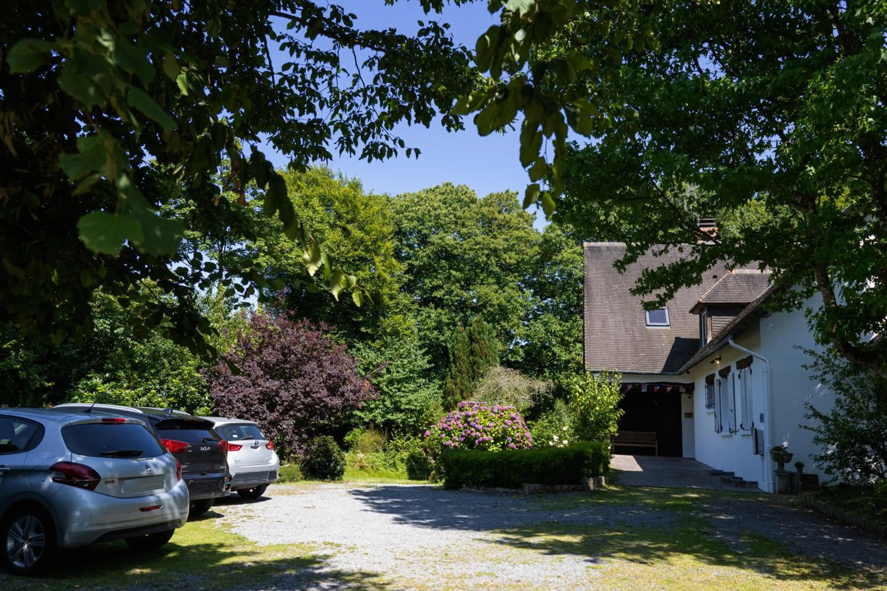 Parking in Bed and Breakfast Saultchevreuil, sur la route du Mont Saint Michel