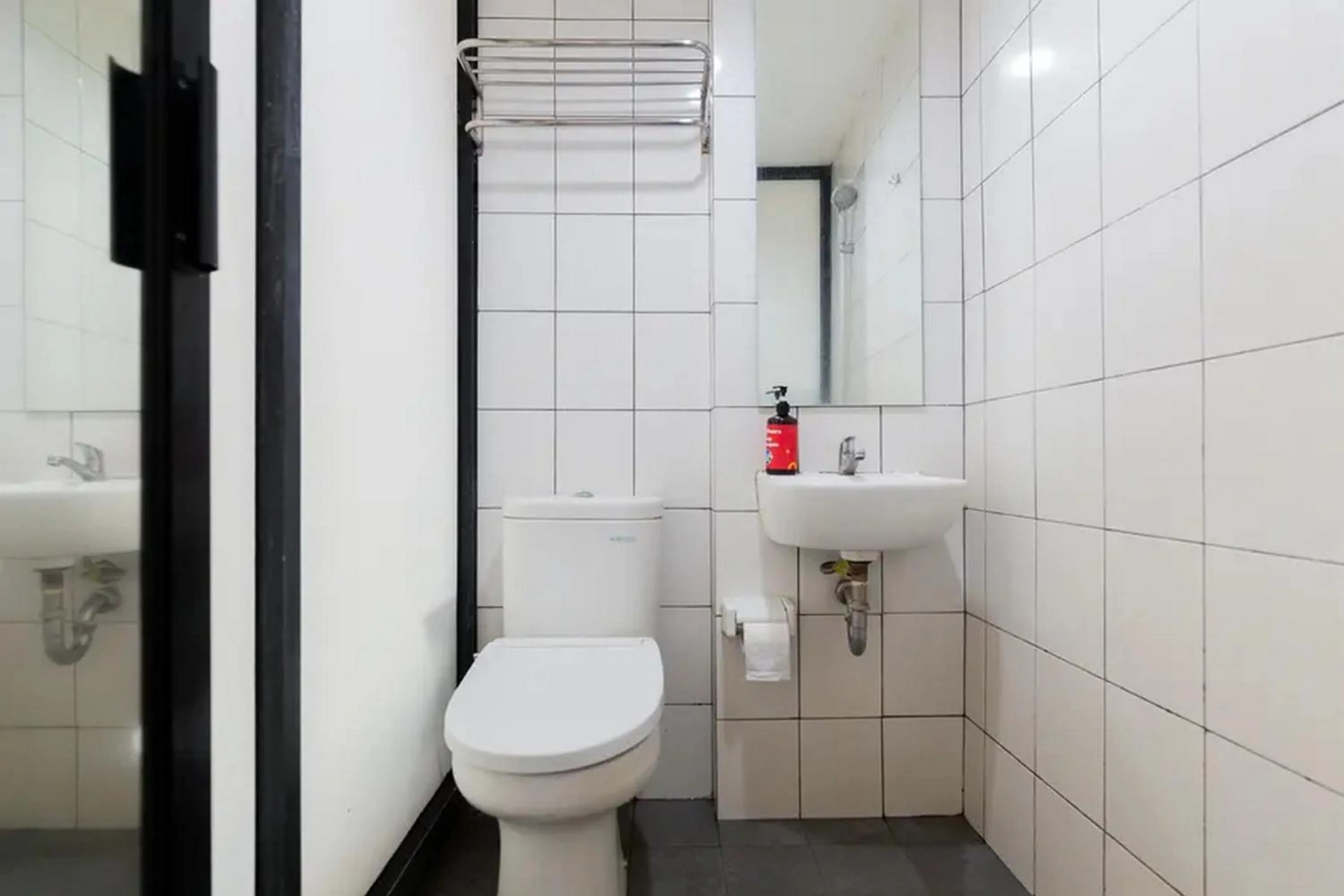 Bathroom in RedDoorz Plus near ICE BSD 2