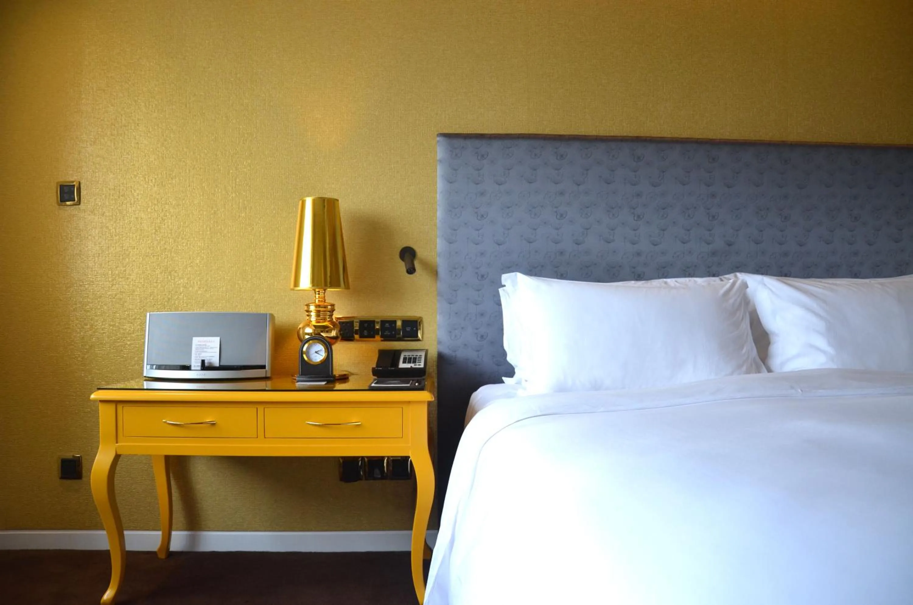 Photo of the whole room, Bed in Sofitel Zhengzhou International