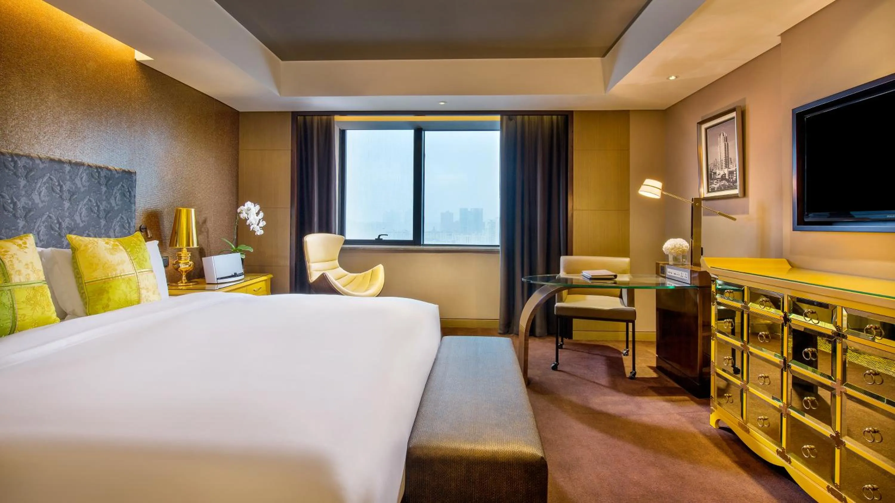 Photo of the whole room, Bed in Sofitel Zhengzhou International