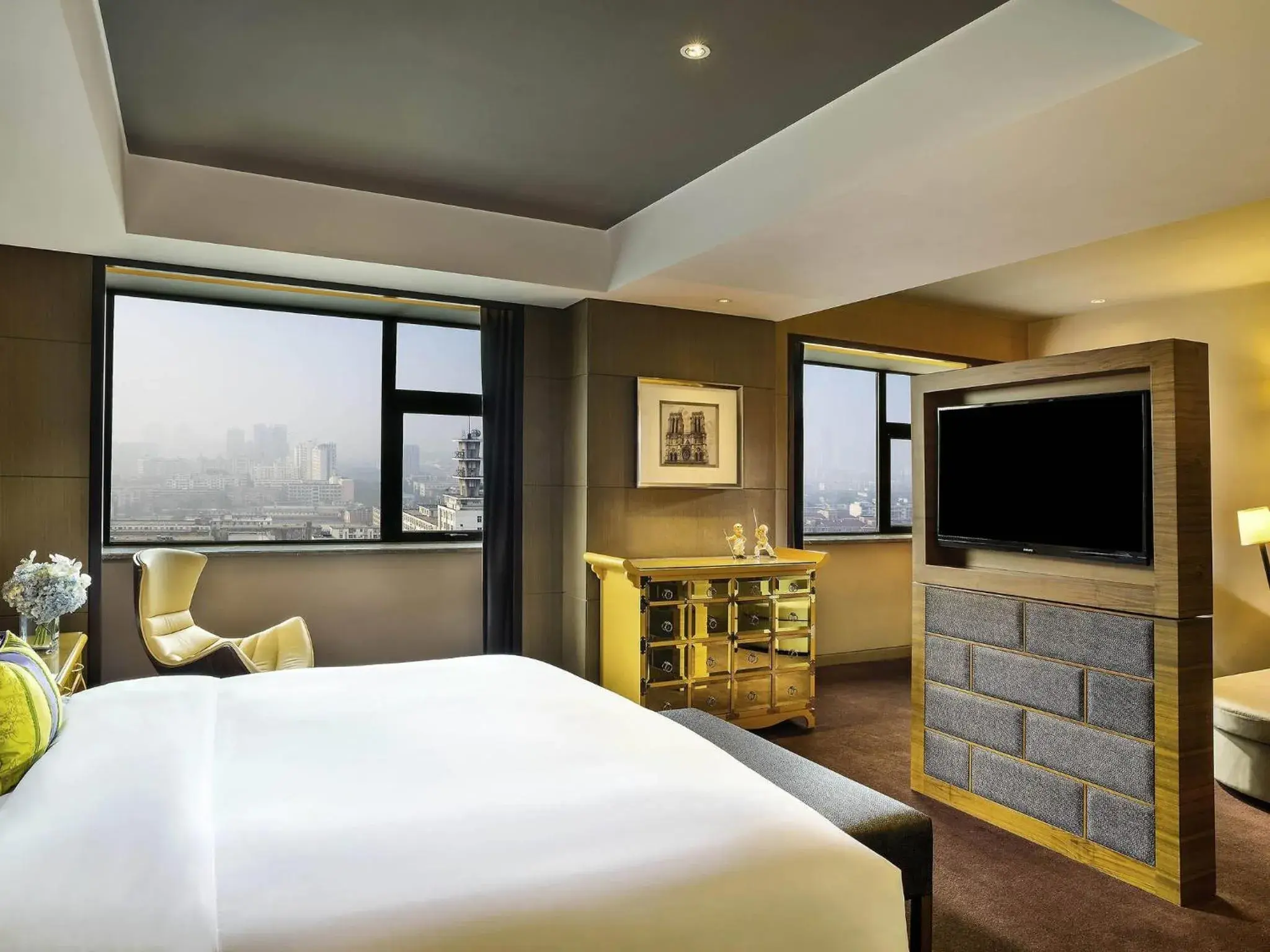 LUXURY ROOM with 1 King Size Bed, Club Millésime Access in Sofitel Zhengzhou International LUXURY ROOM with 1 King Size Bed, Club Millésime Access in Sofitel Zhengzhou International