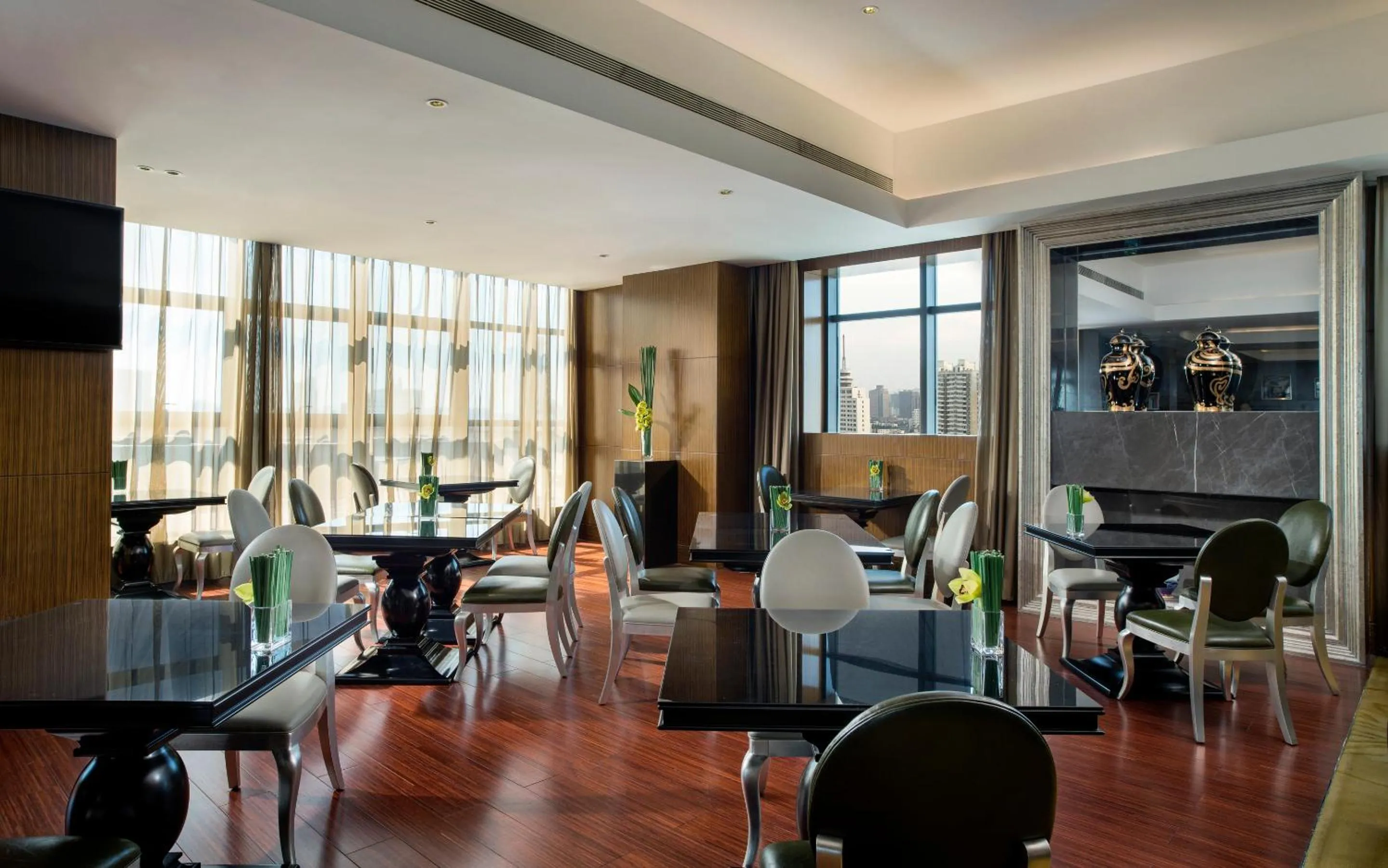 Lounge or bar in Sofitel Zhengzhou International