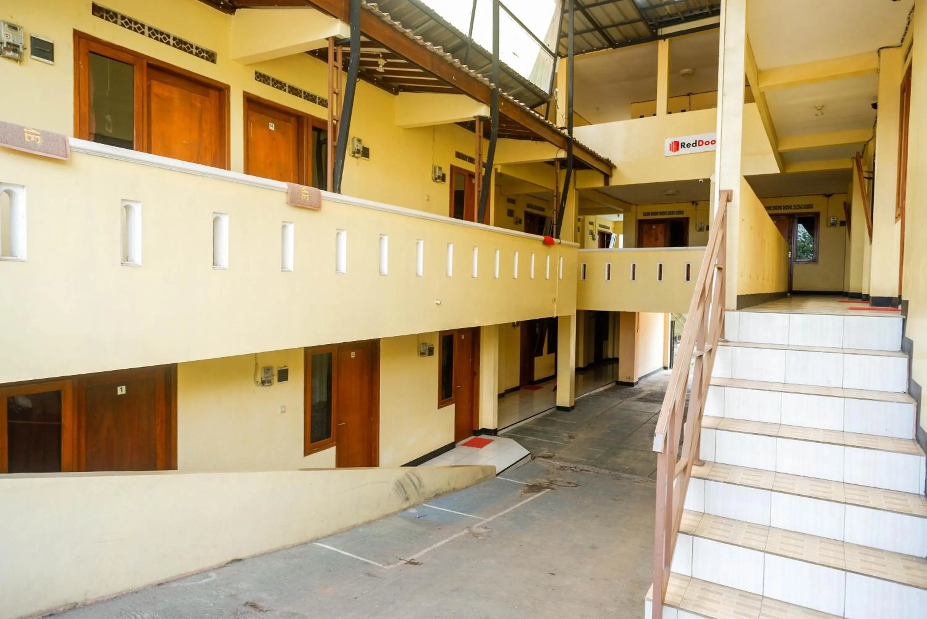 Property building in RedDoorz Syariah near GOR Satria 4