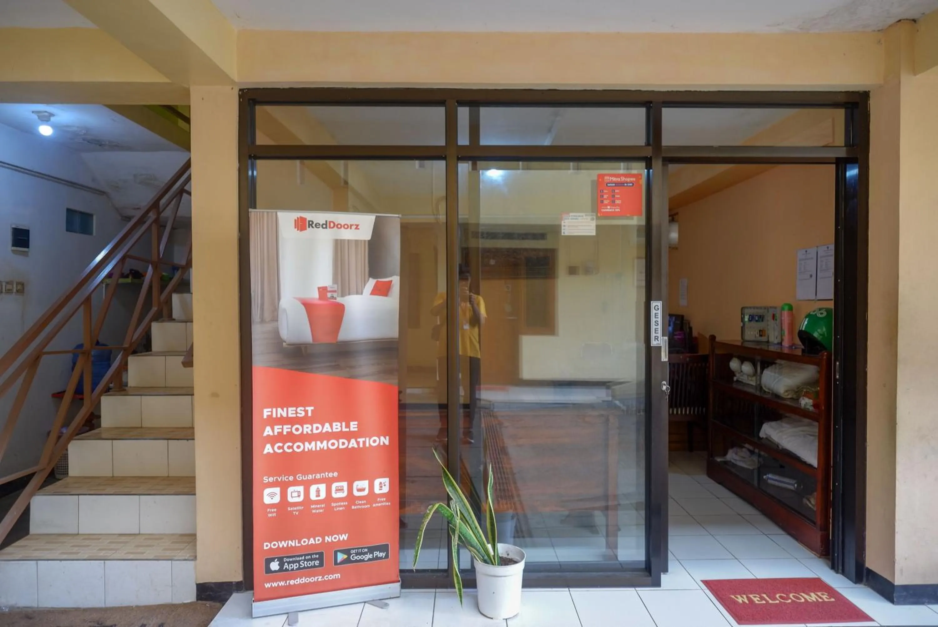 Property building in RedDoorz Syariah near GOR Satria 4