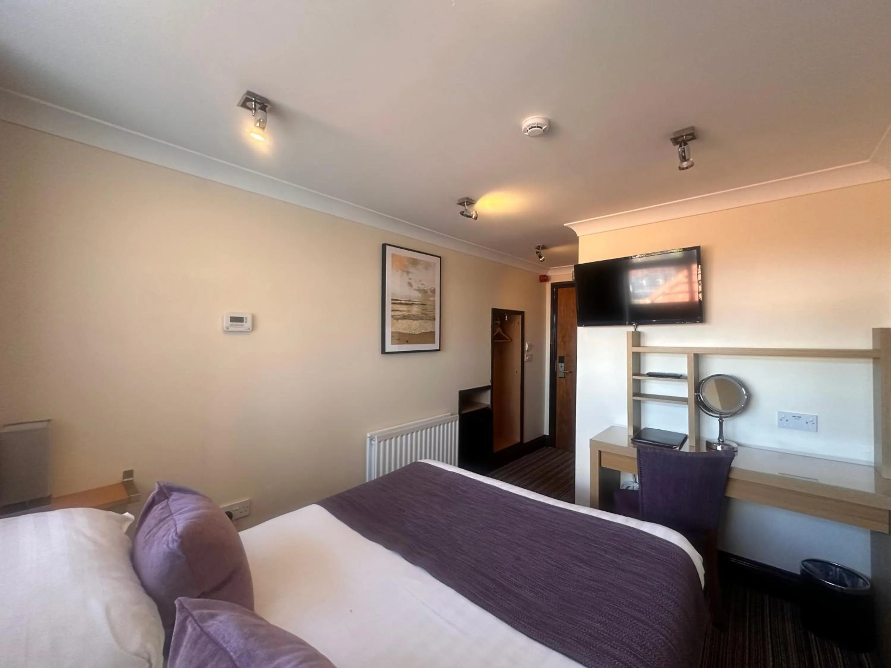 Photo of the whole room, Bed in The Bell Guesthouse