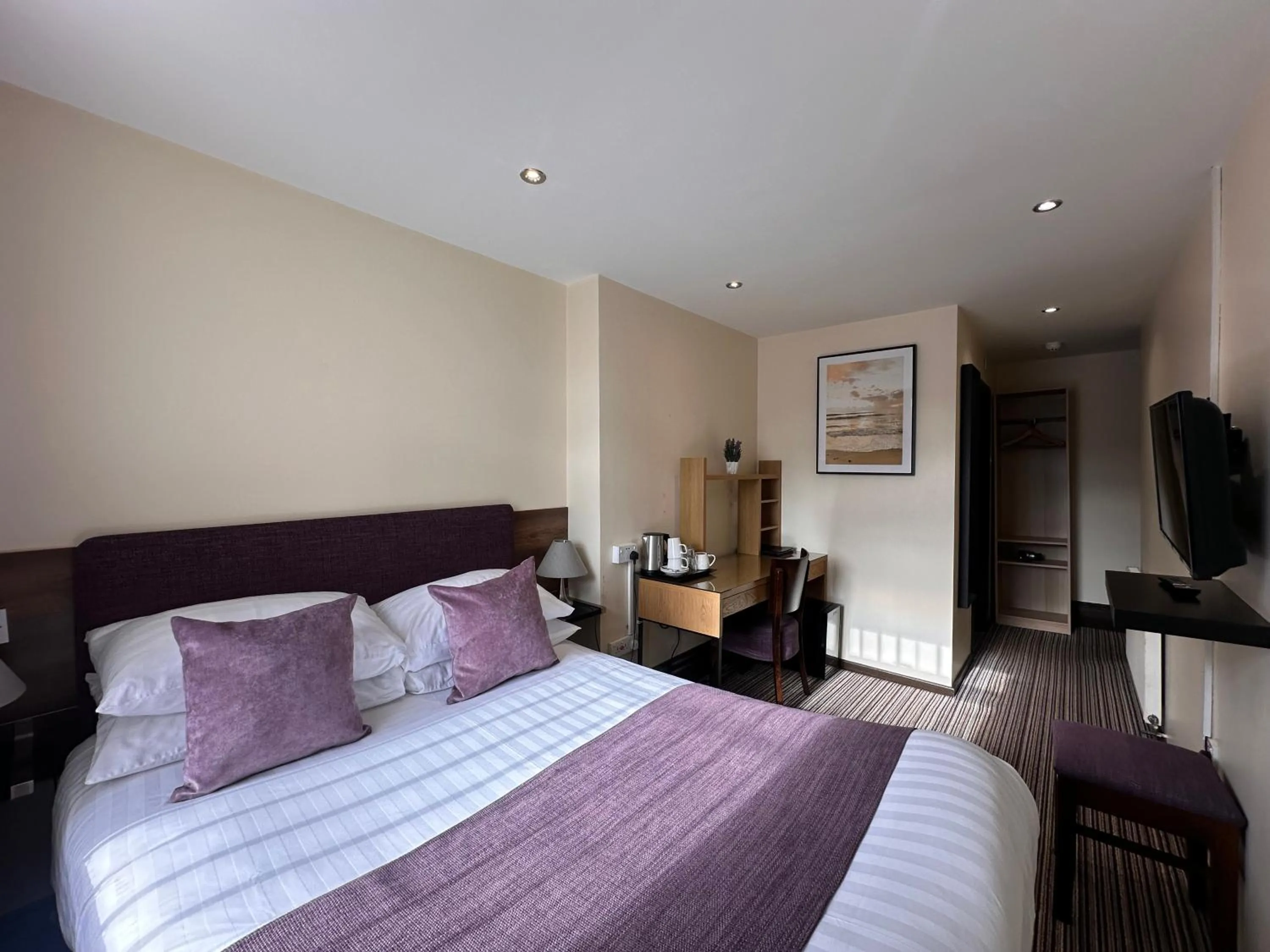 Photo of the whole room, Bed in The Bell Guesthouse