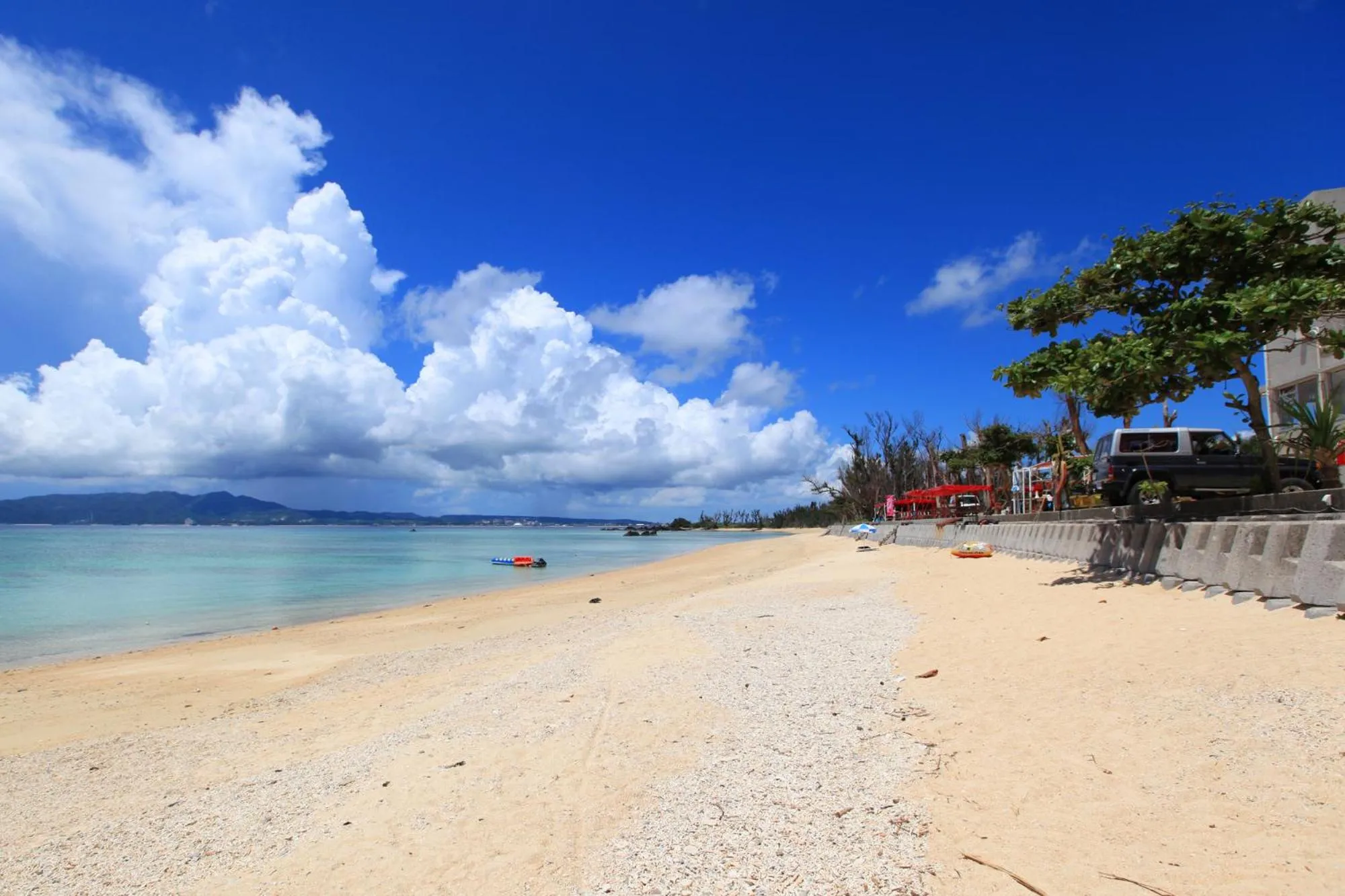 Beach in E-horizon Resort コンドミニアム名護D