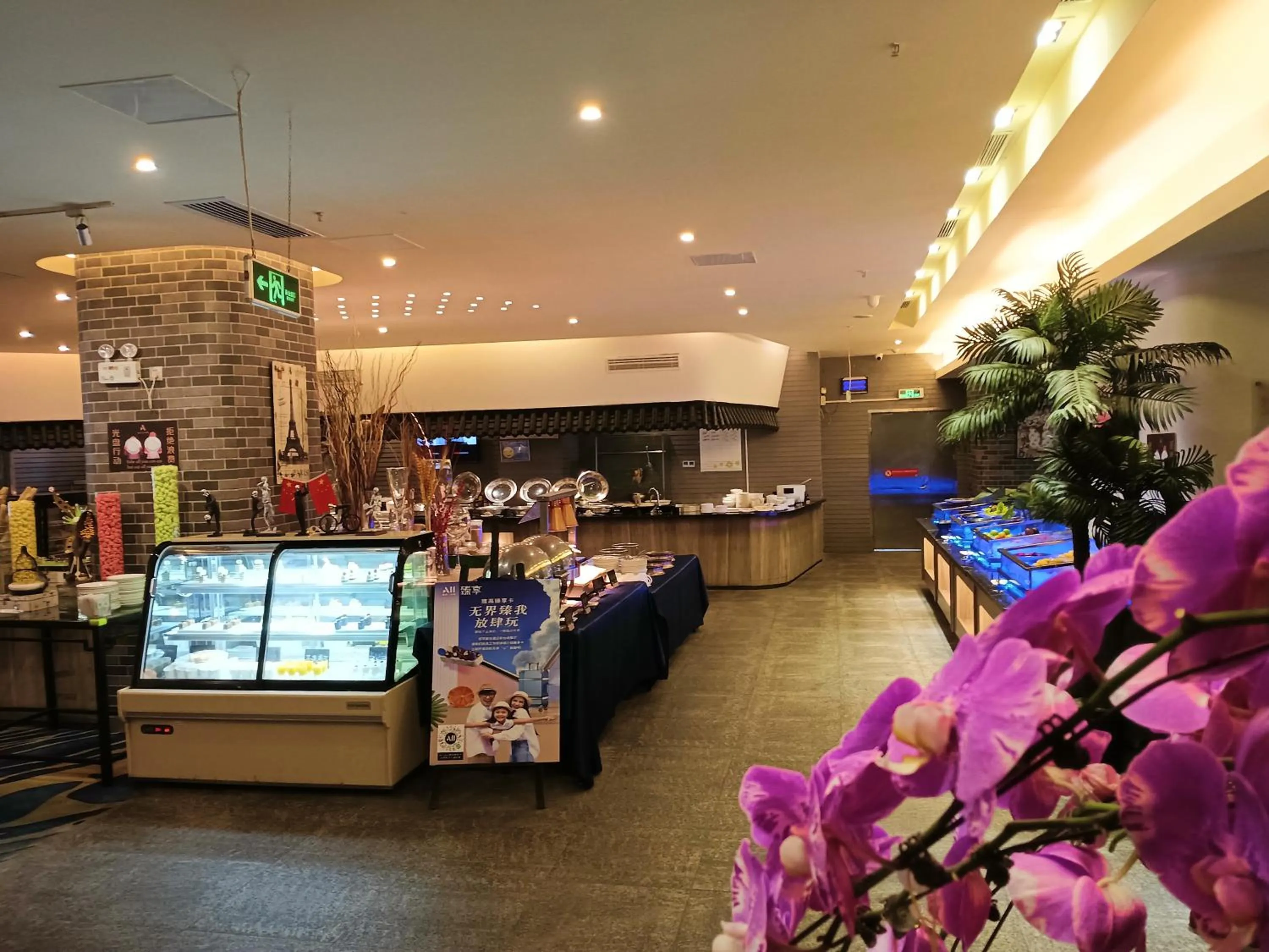 Buffet breakfast in Shenzhen Novotel Watergate