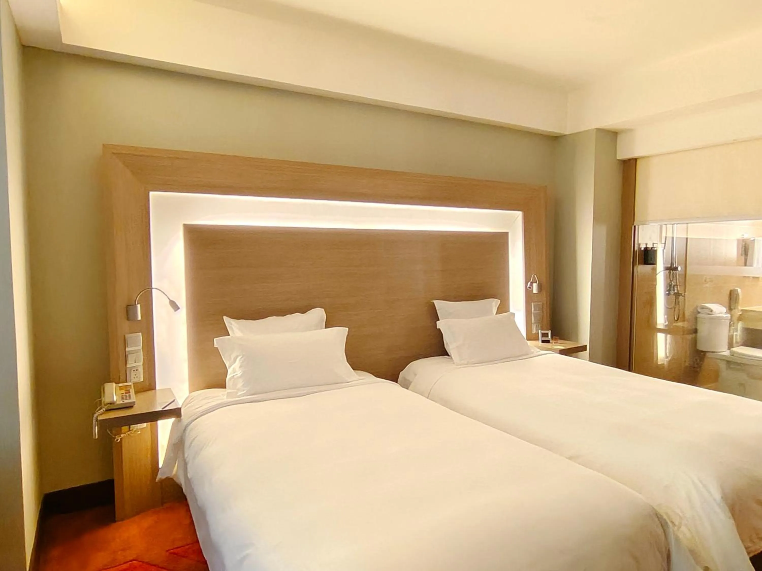 Bedroom, Bed in Shenzhen Novotel Watergate