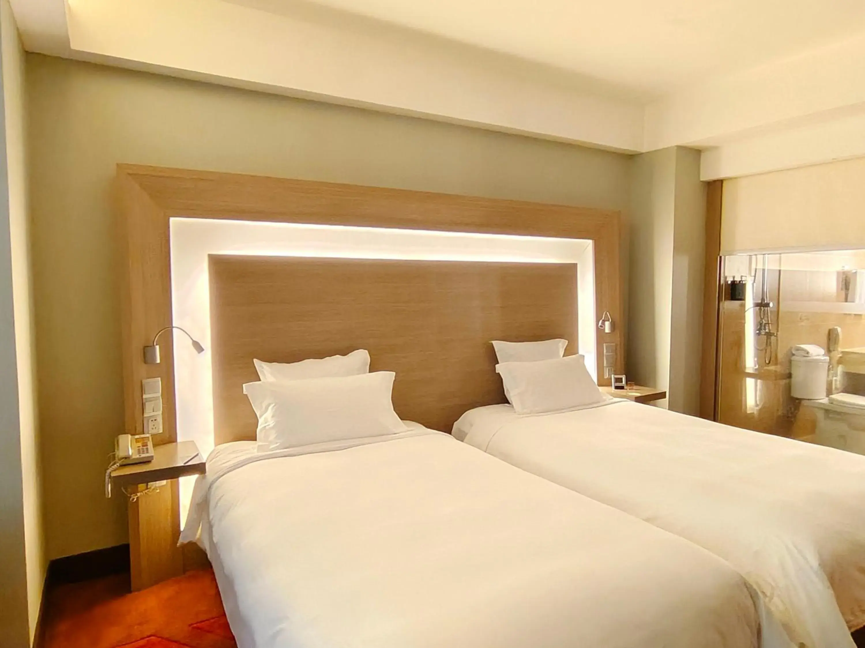 Superior Twin Room in Shenzhen Novotel Watergate Superior Twin Room in Shenzhen Novotel Watergate