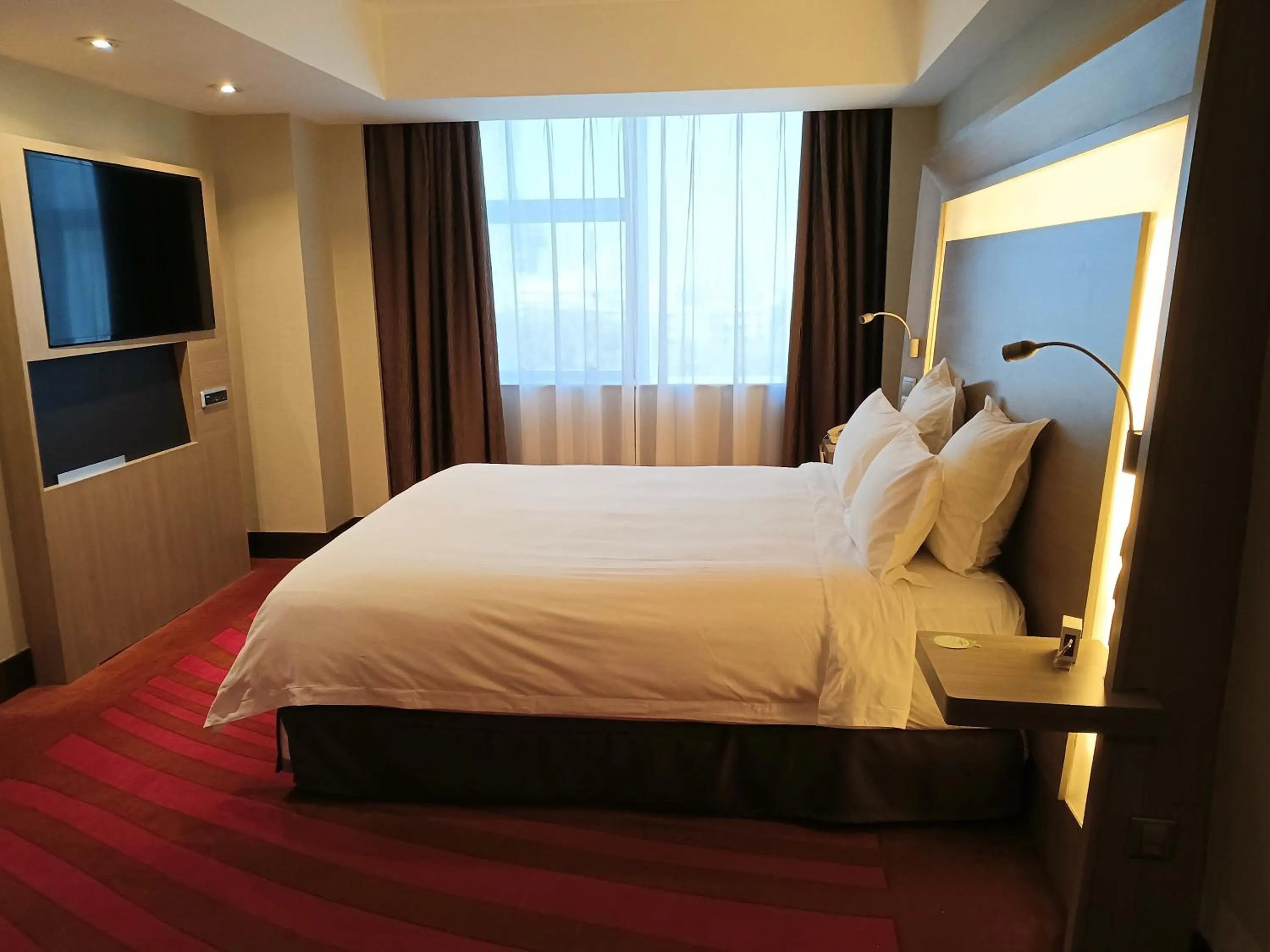 Bedroom, Bed in Shenzhen Novotel Watergate