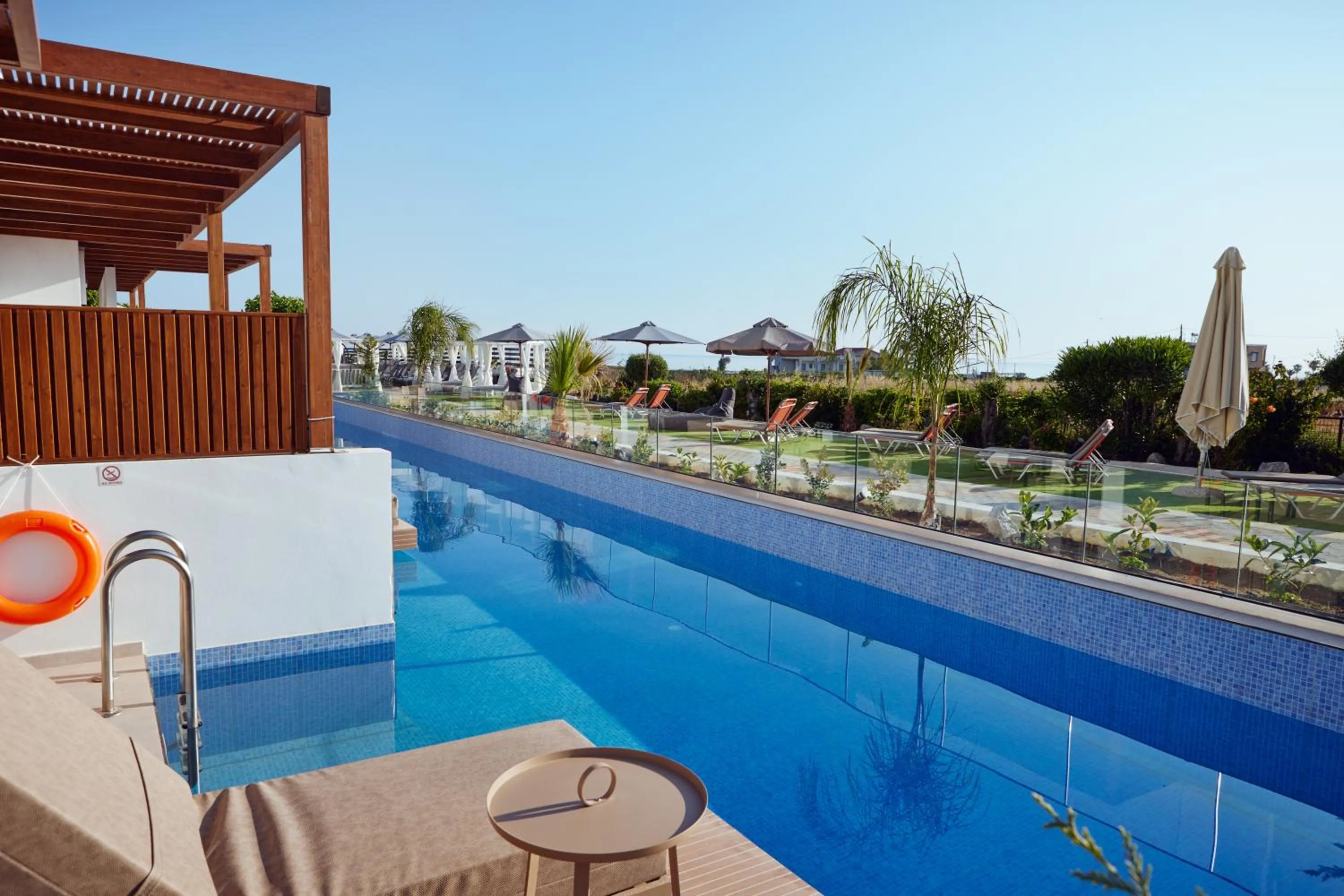 Swimming pool in Amnissos Residence