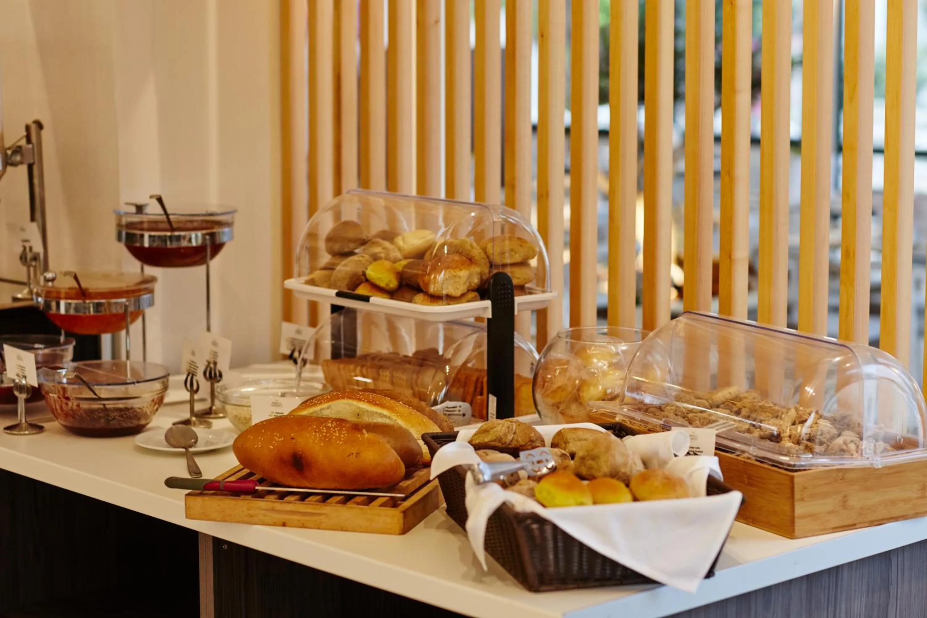 Buffet breakfast in Amnissos Residence