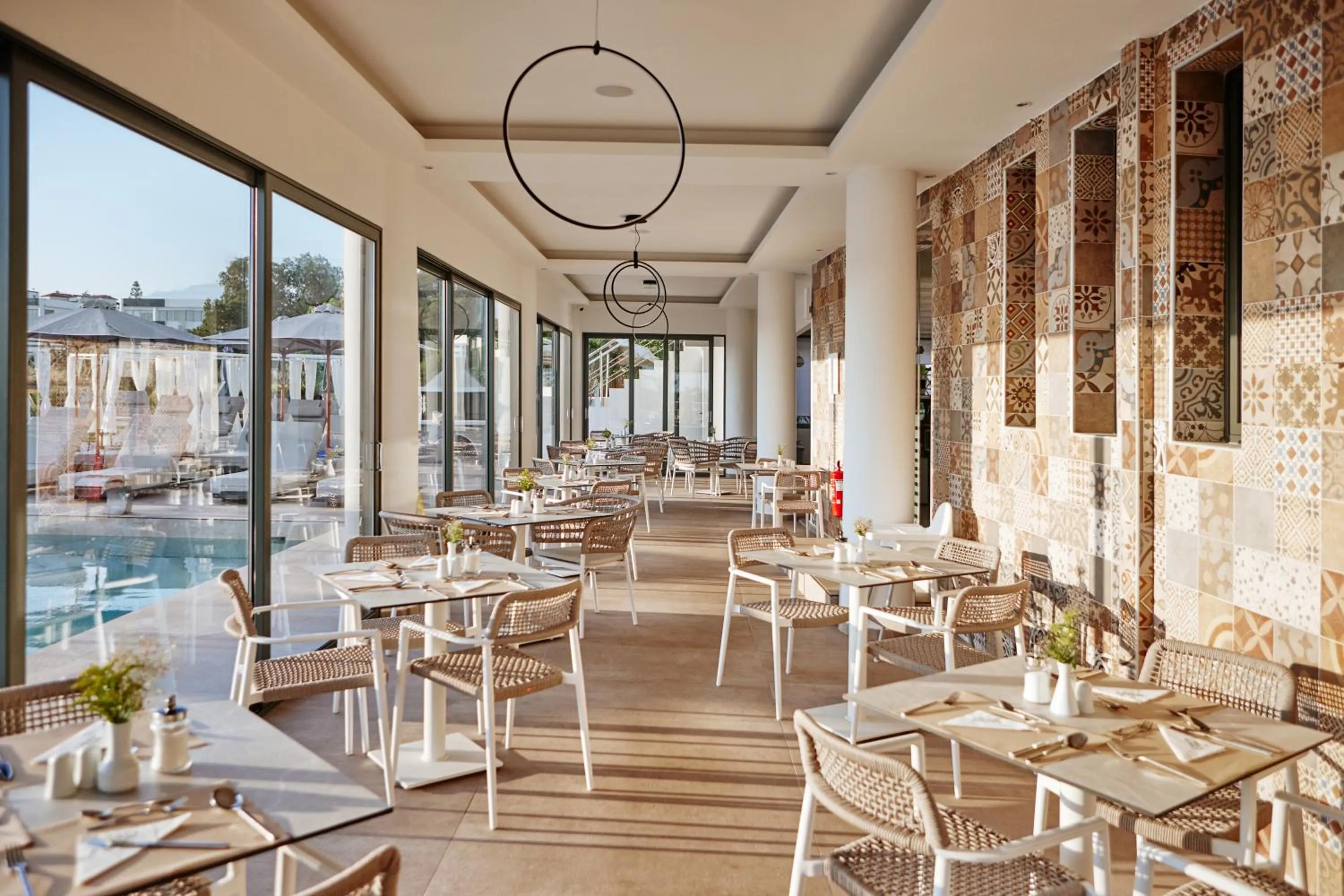 Restaurant/places to eat in Amnissos Residence