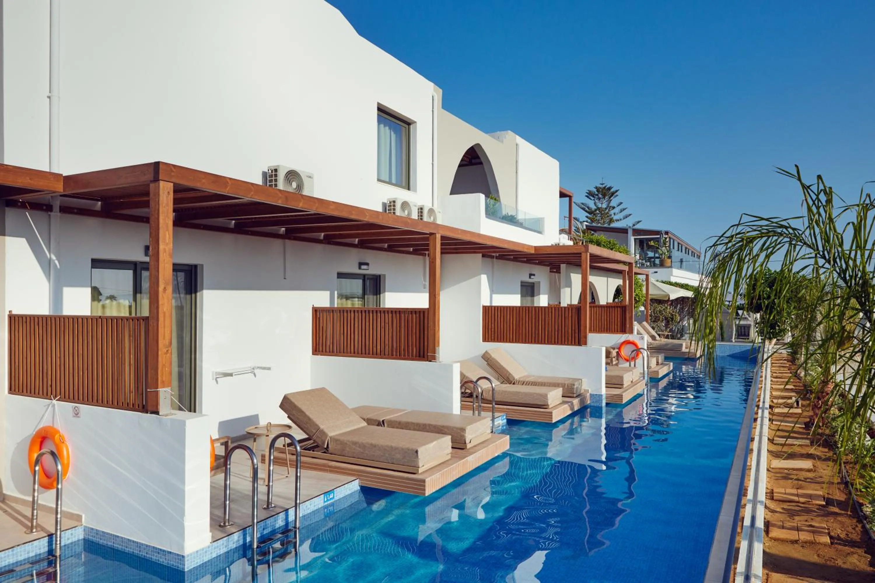 Swimming pool in Amnissos Residence