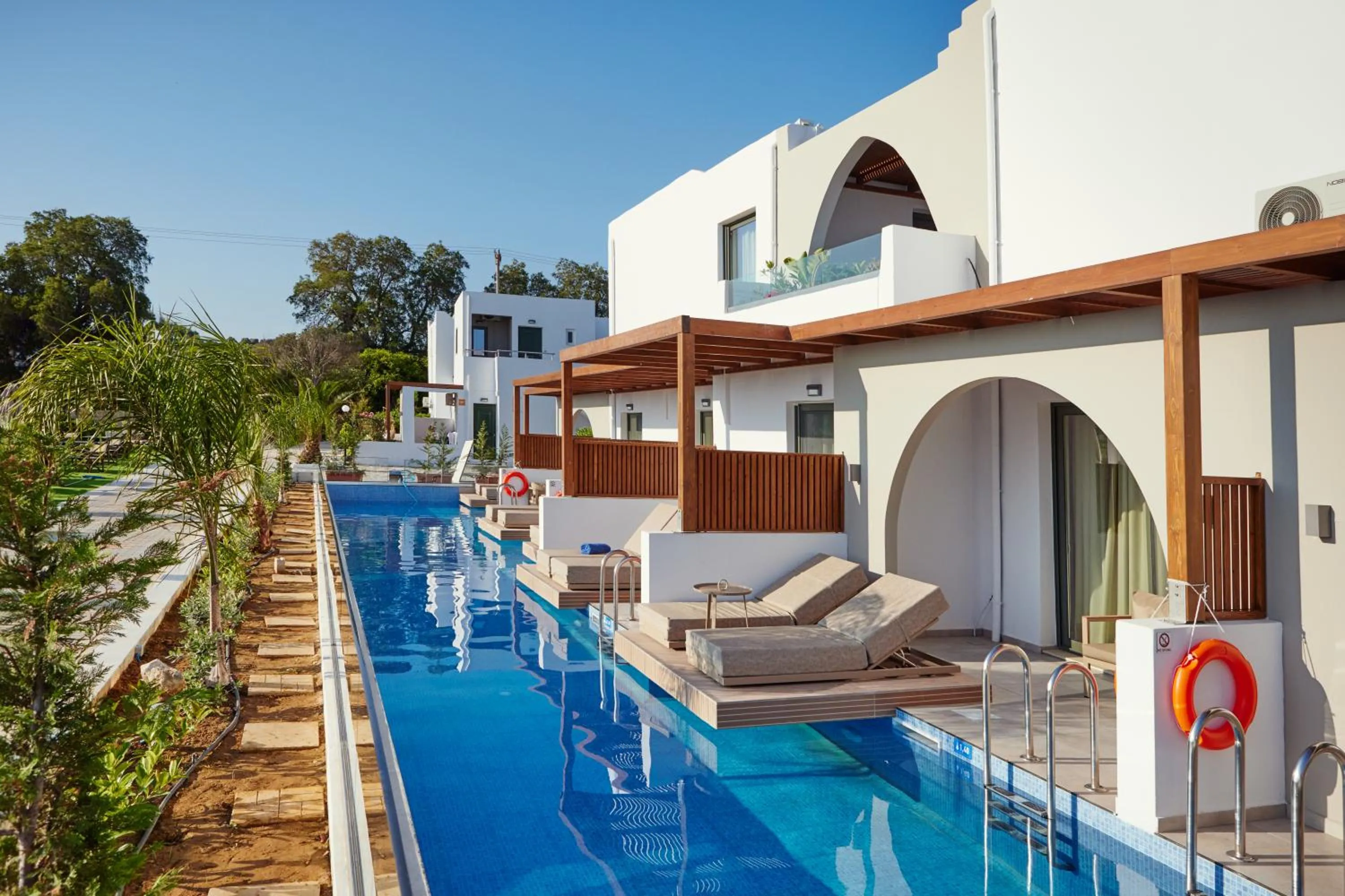 Swimming pool in Amnissos Residence