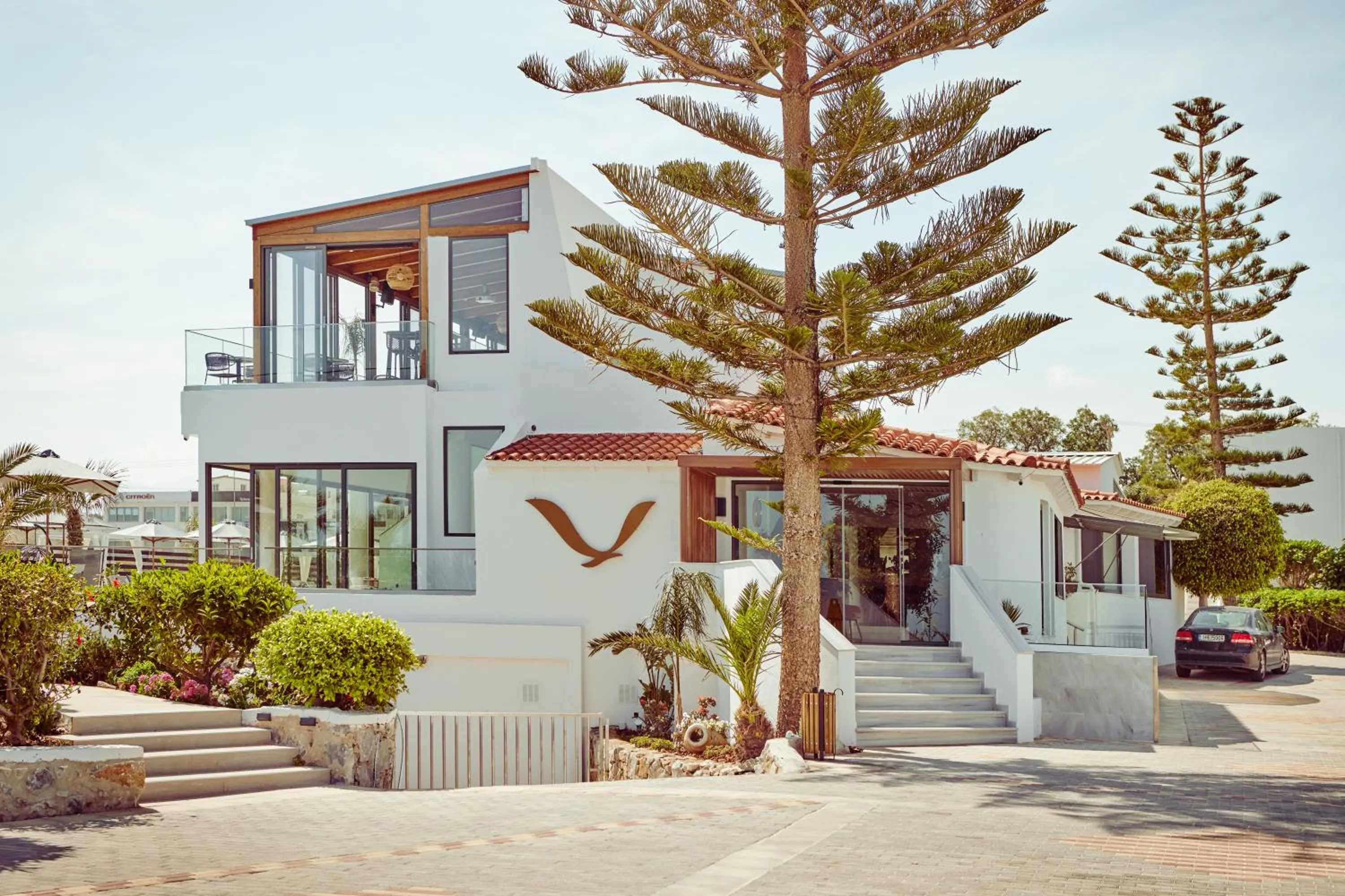 Facade/entrance in Amnissos Residence