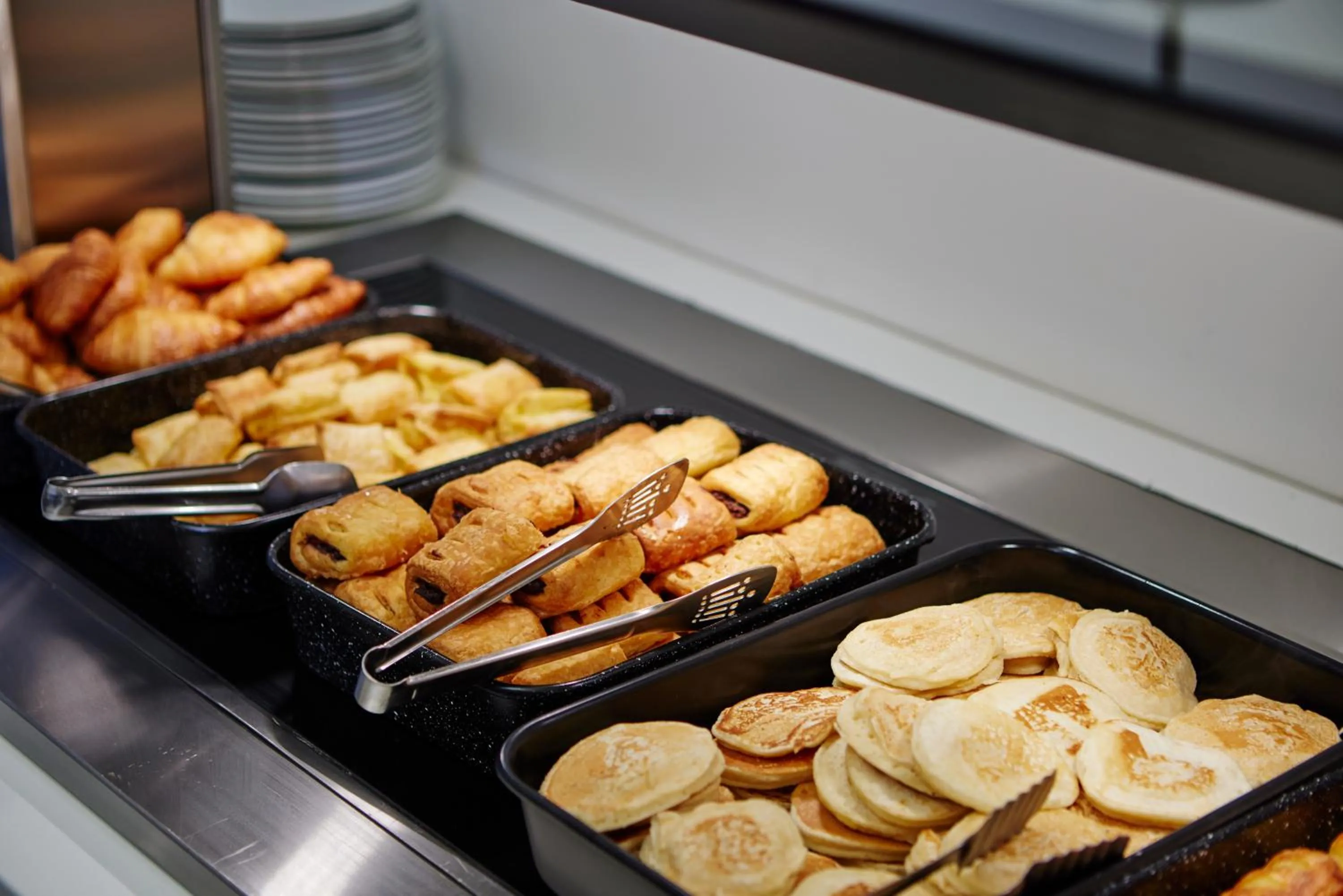 Restaurant/places to eat in Amnissos Residence