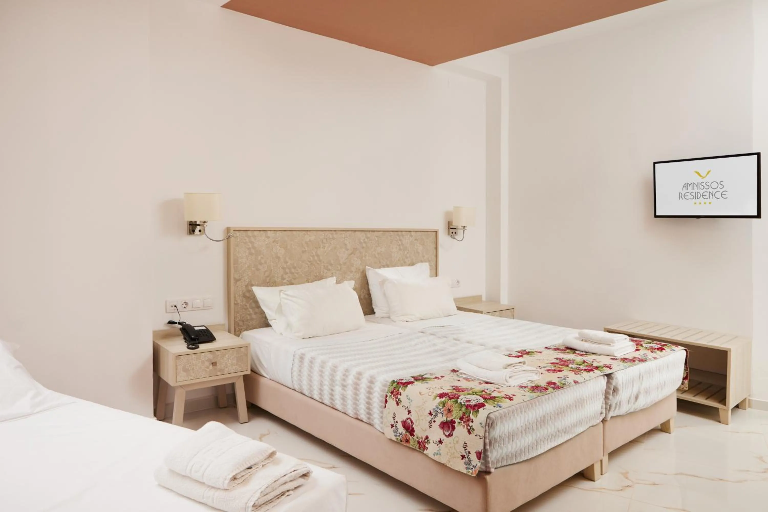 Bed in Amnissos Residence