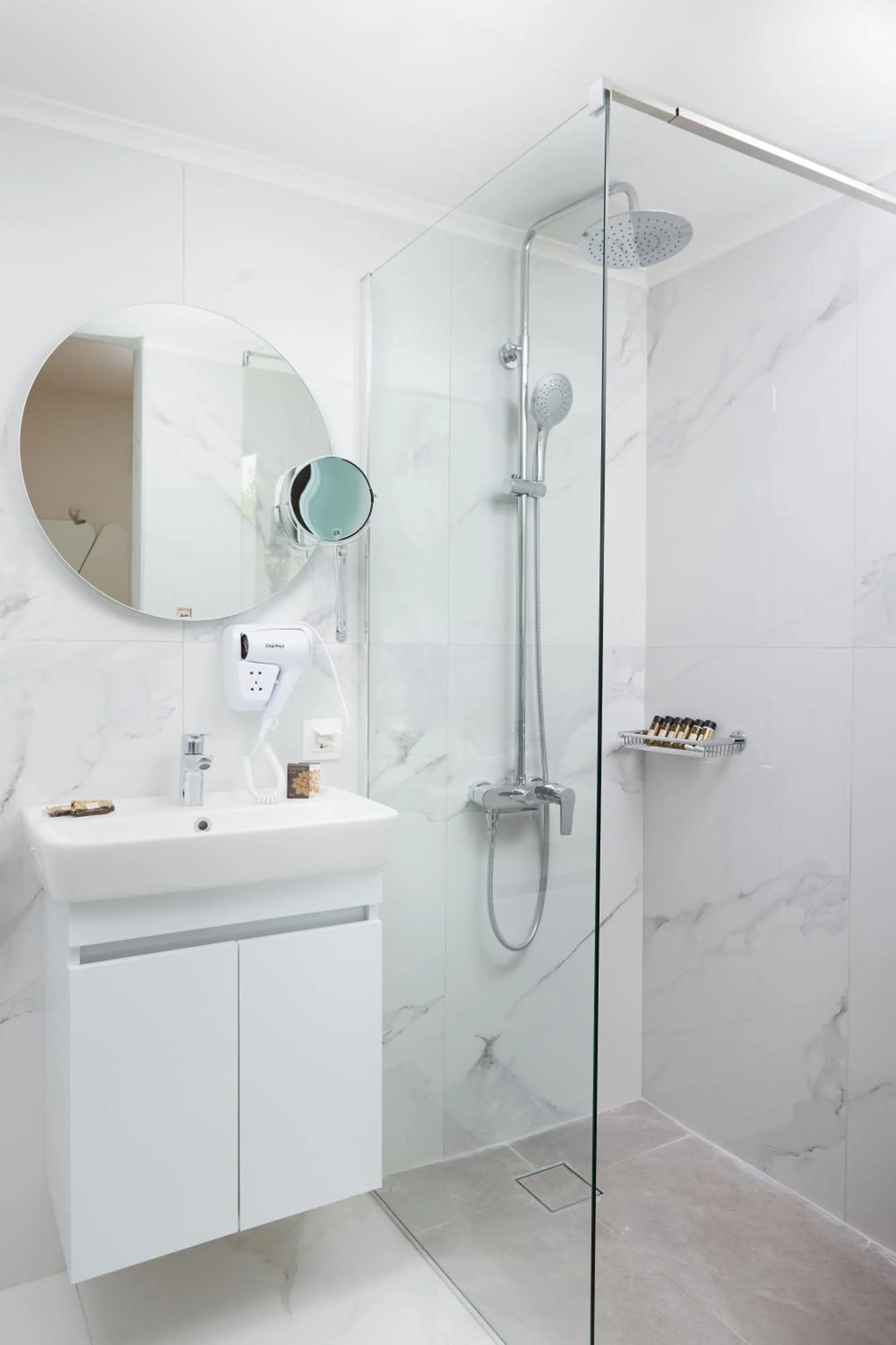 Shower in Amnissos Residence