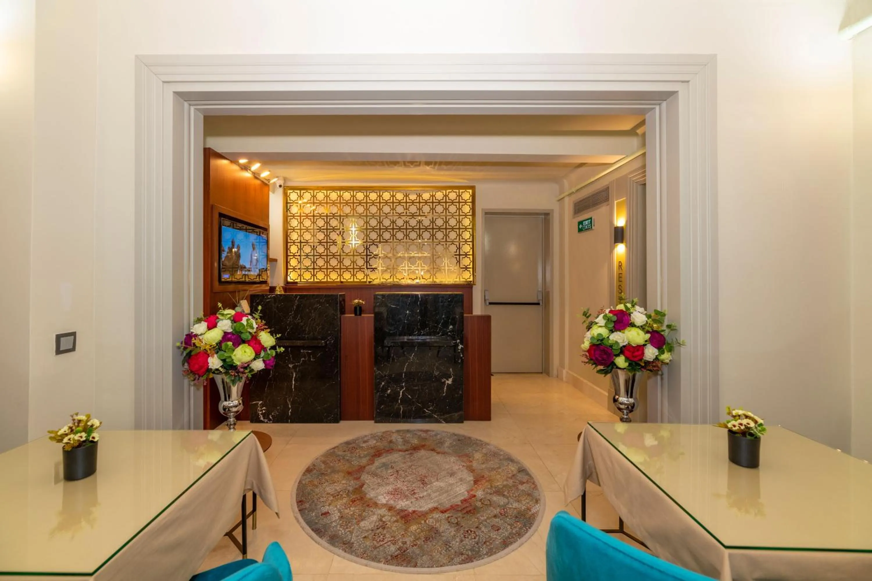 TV and multimedia in Blue Gilroy Hotel