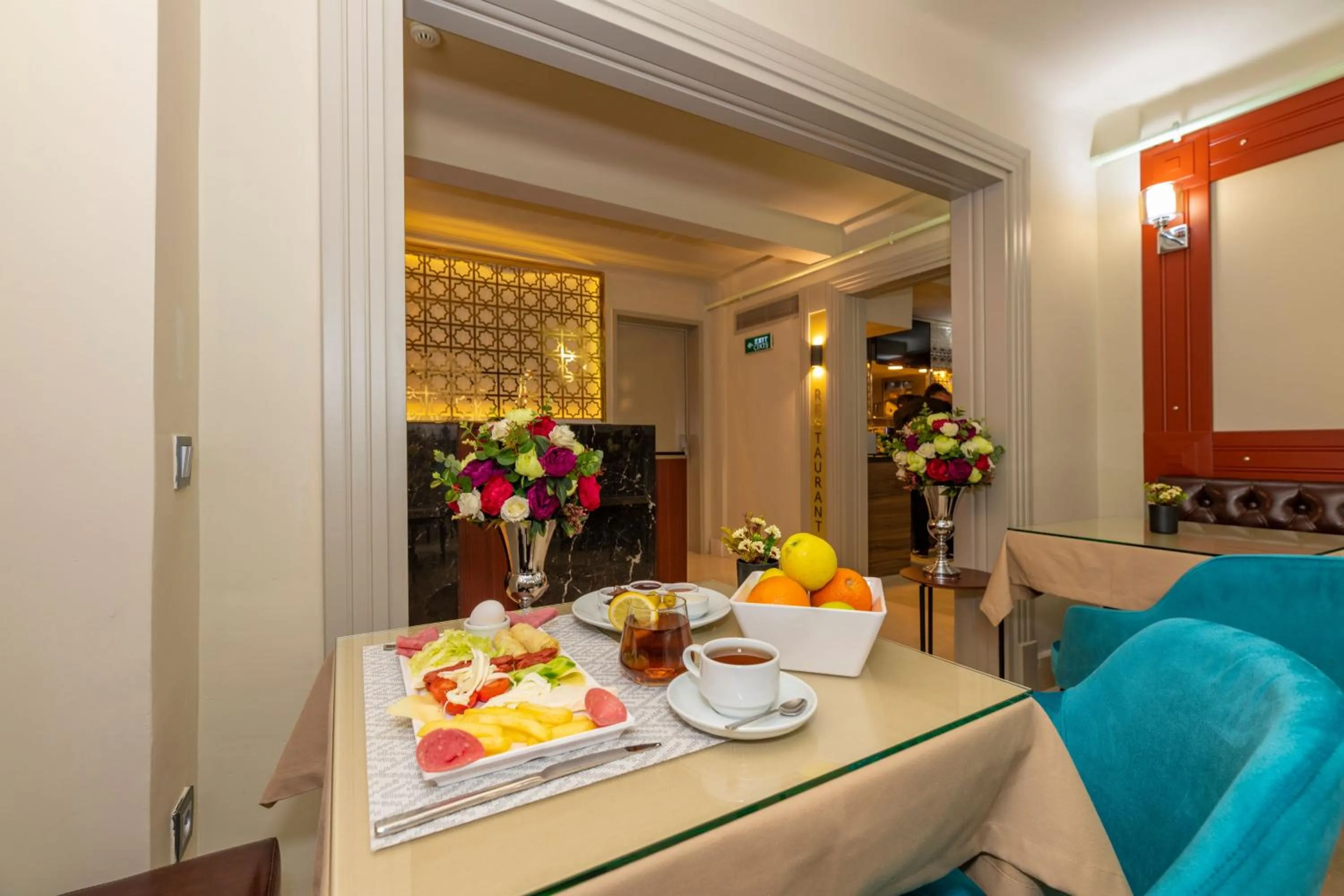 Coffee/tea facilities in Blue Gilroy Hotel