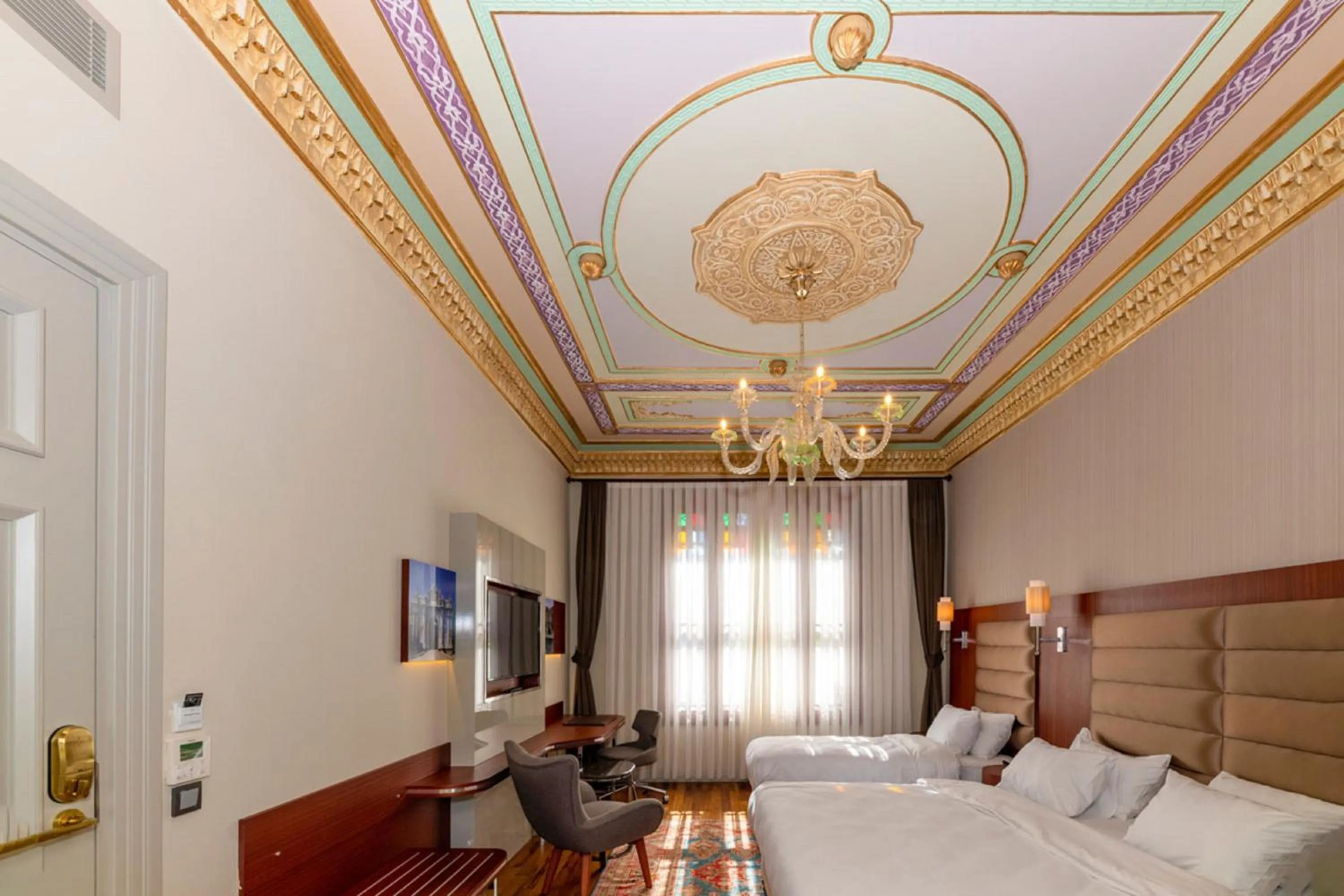 Bed in Blue Gilroy Hotel