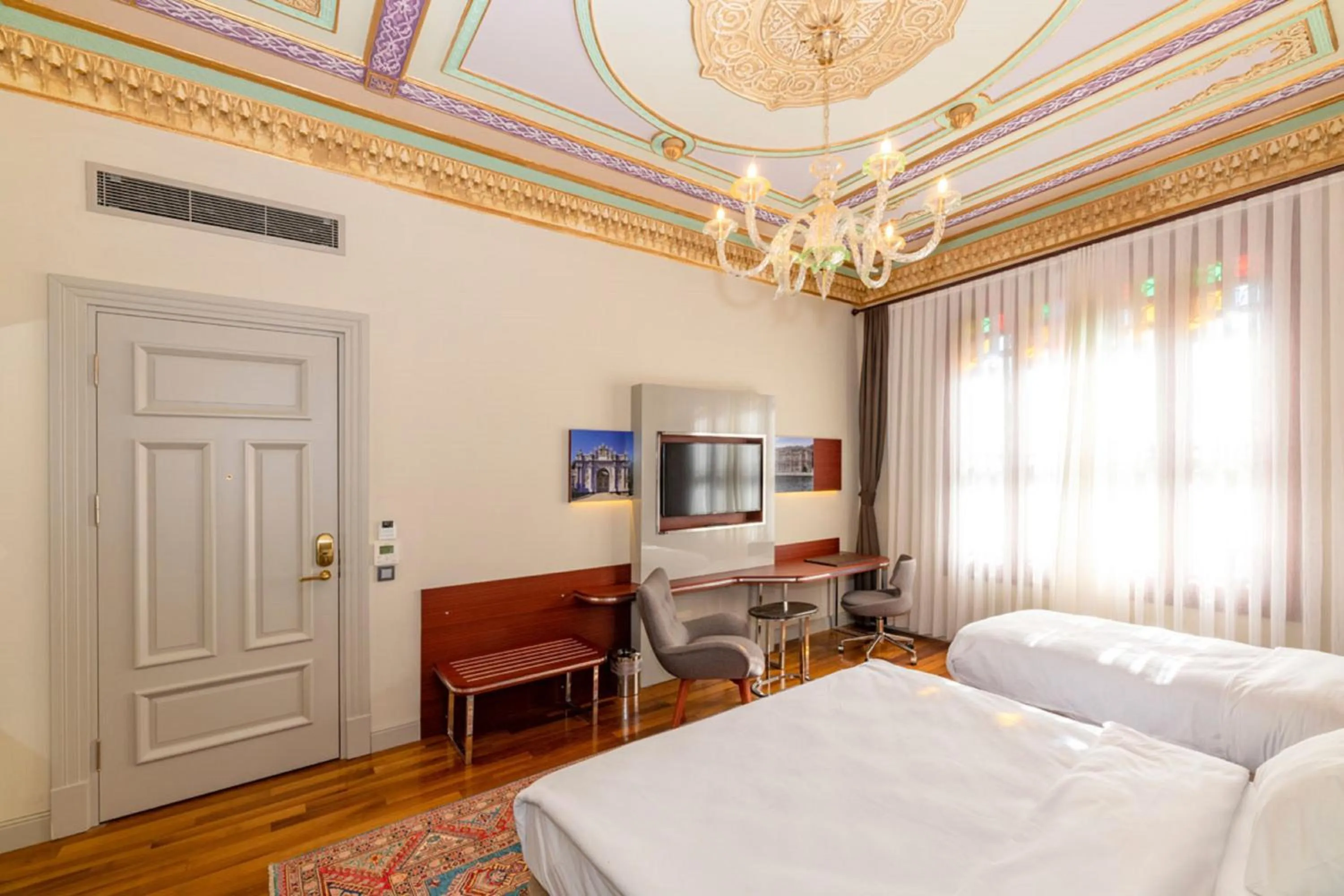 Bed in Blue Gilroy Hotel