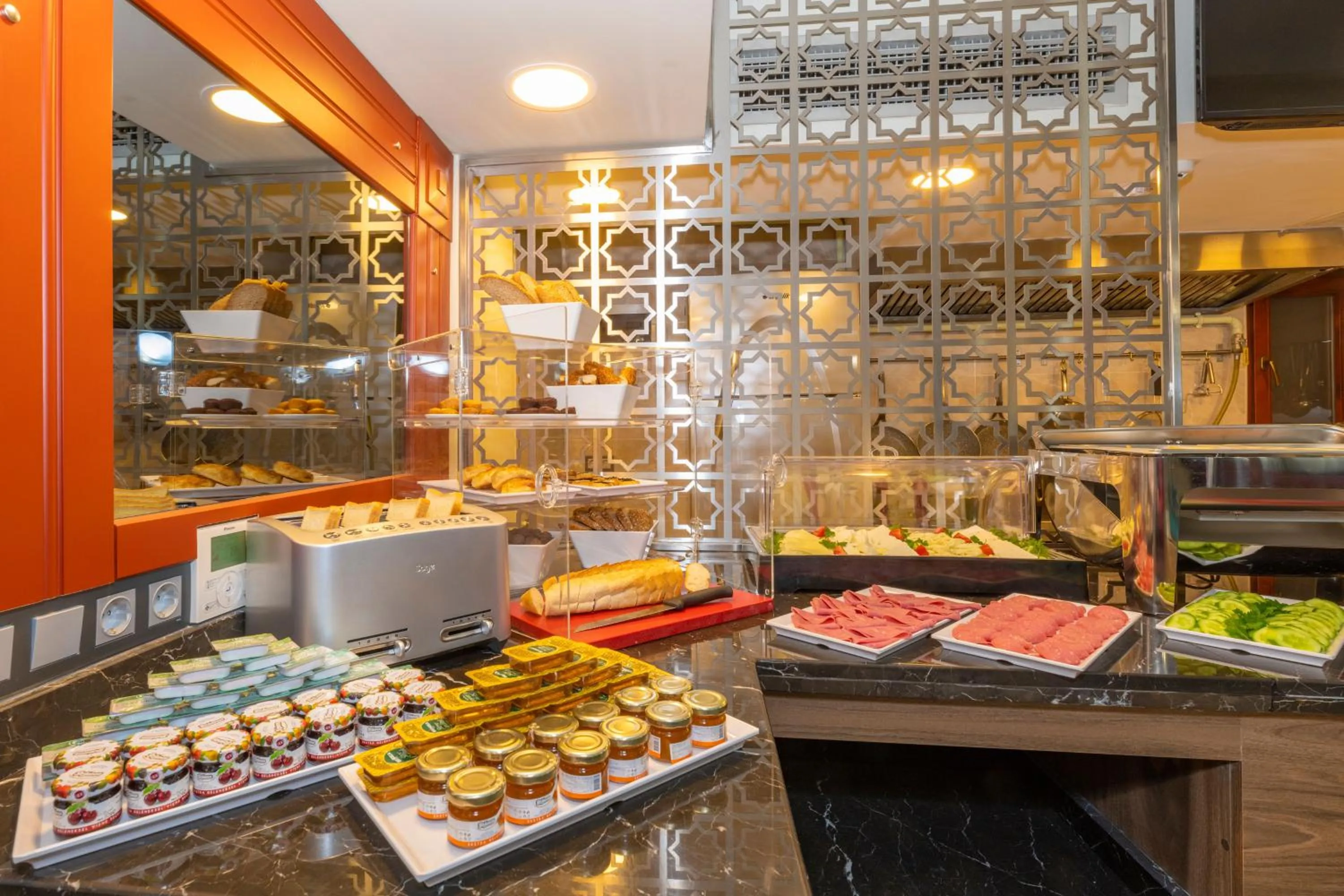 Food and drinks in Blue Gilroy Hotel