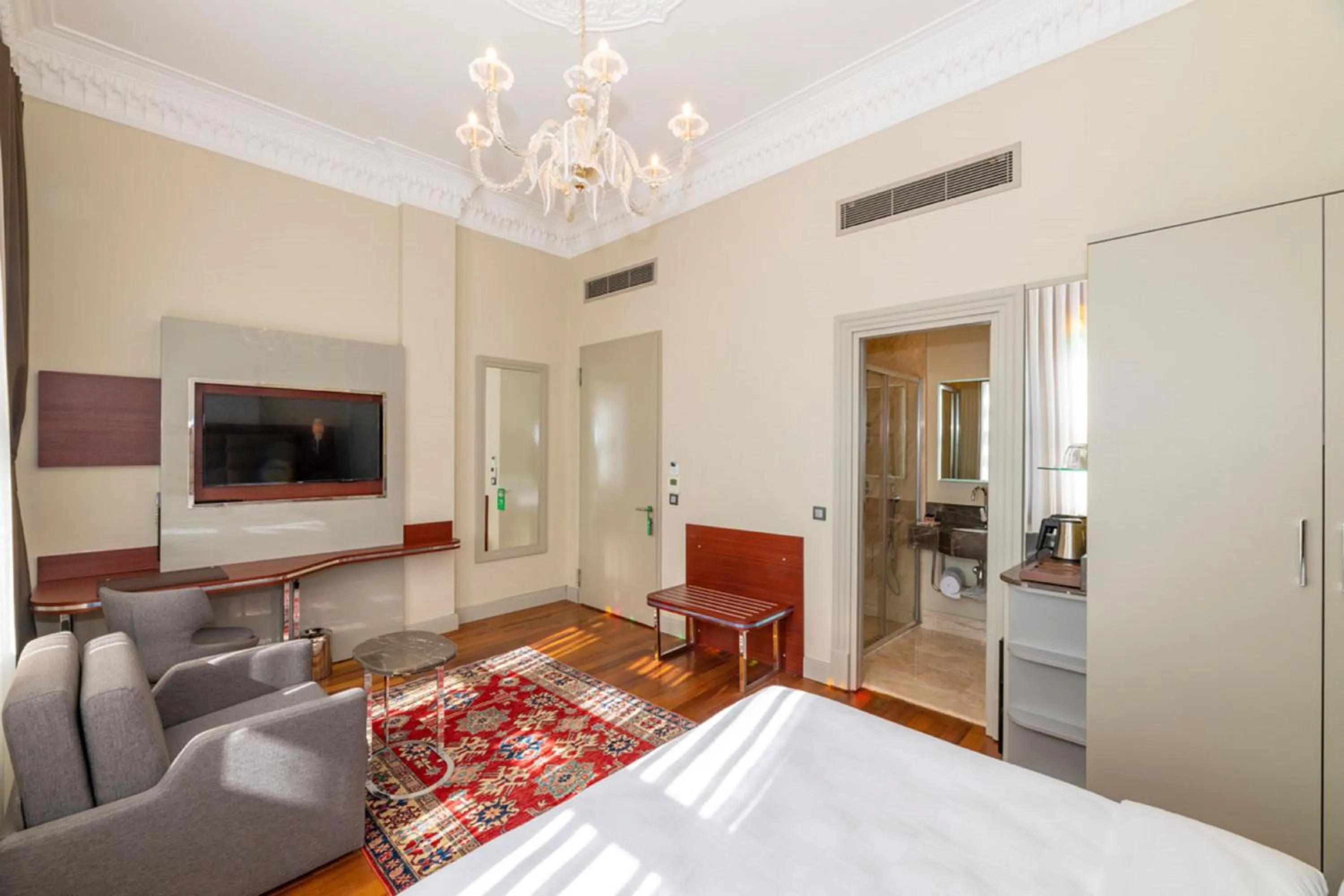 TV and multimedia, Bed in Blue Gilroy Hotel