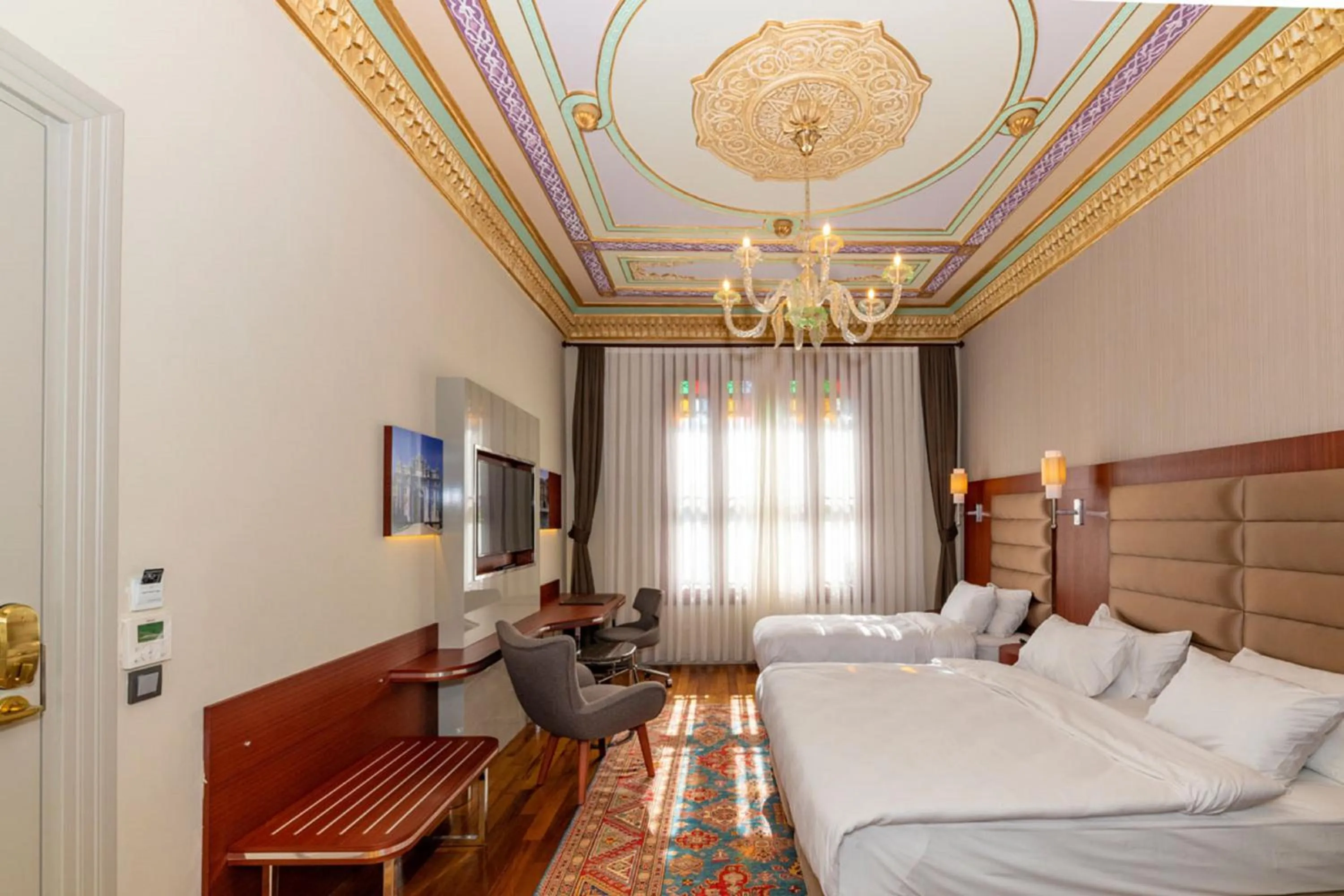 Bed in Blue Gilroy Hotel