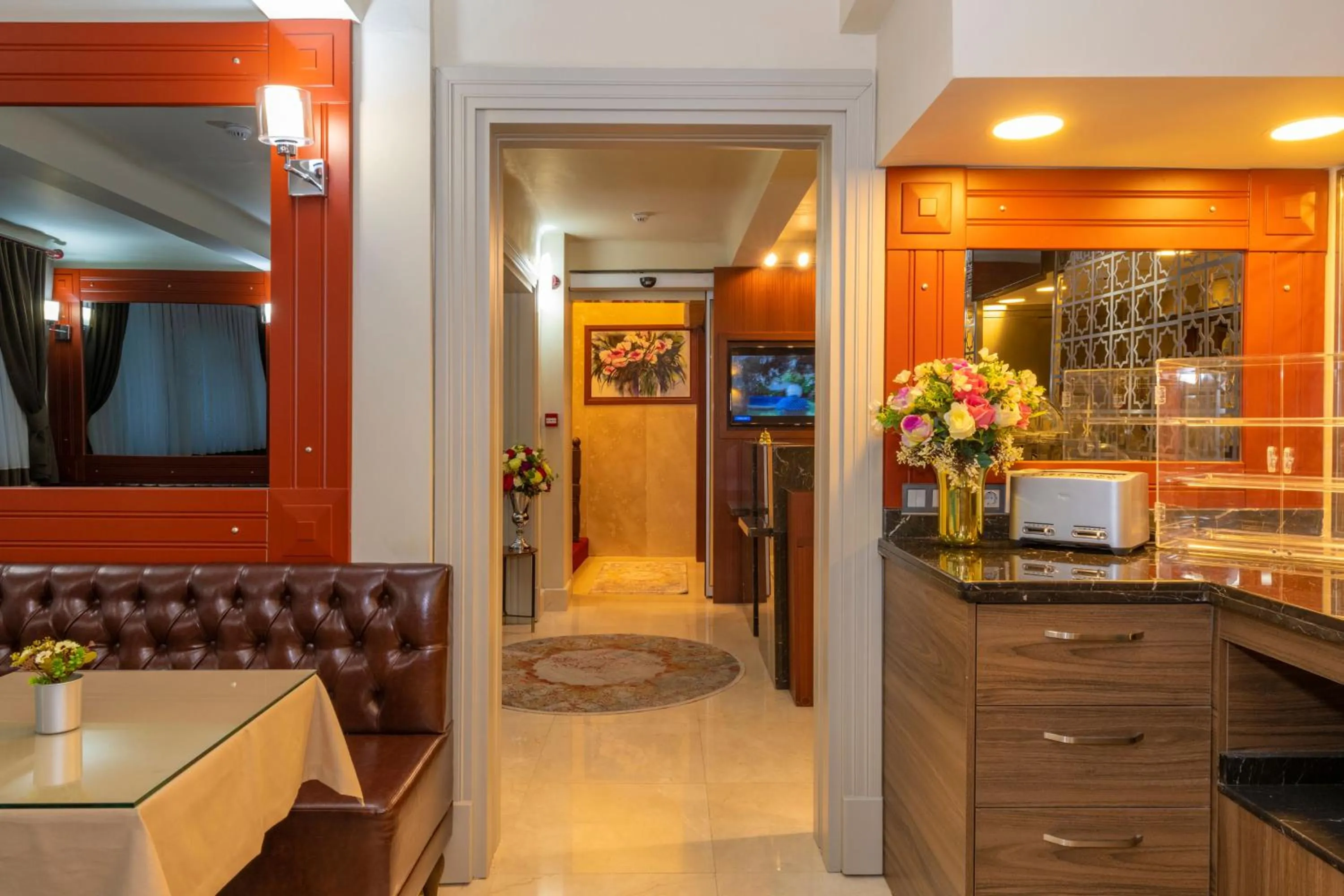 Kitchen or kitchenette in Blue Gilroy Hotel