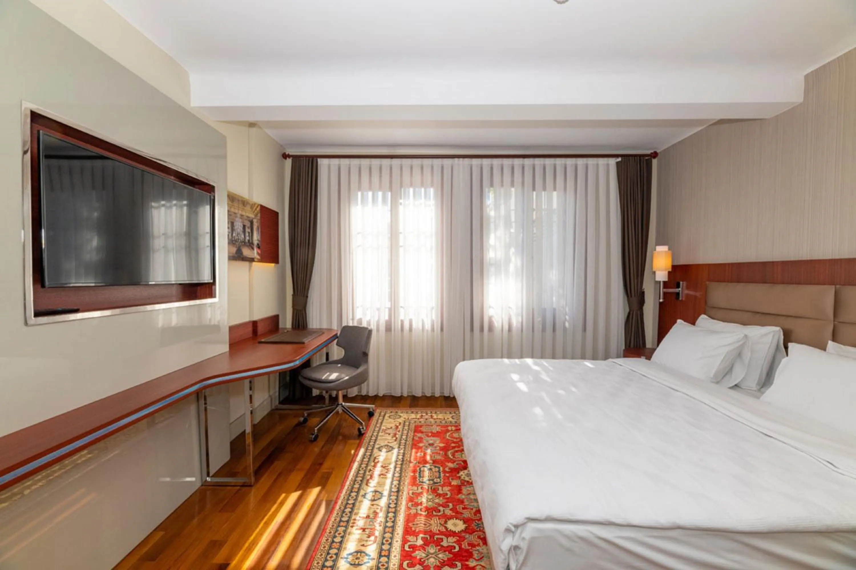 Bed in Blue Gilroy Hotel