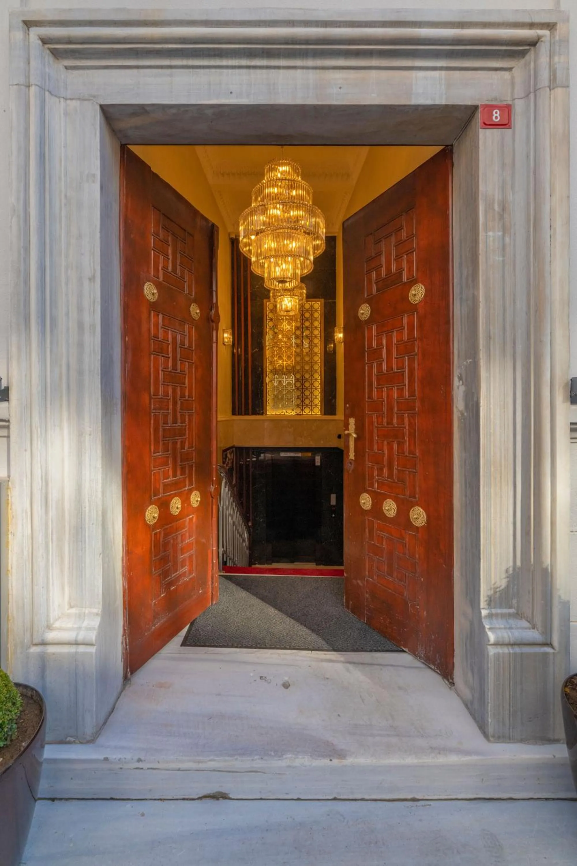 Facade/entrance in Blue Gilroy Hotel