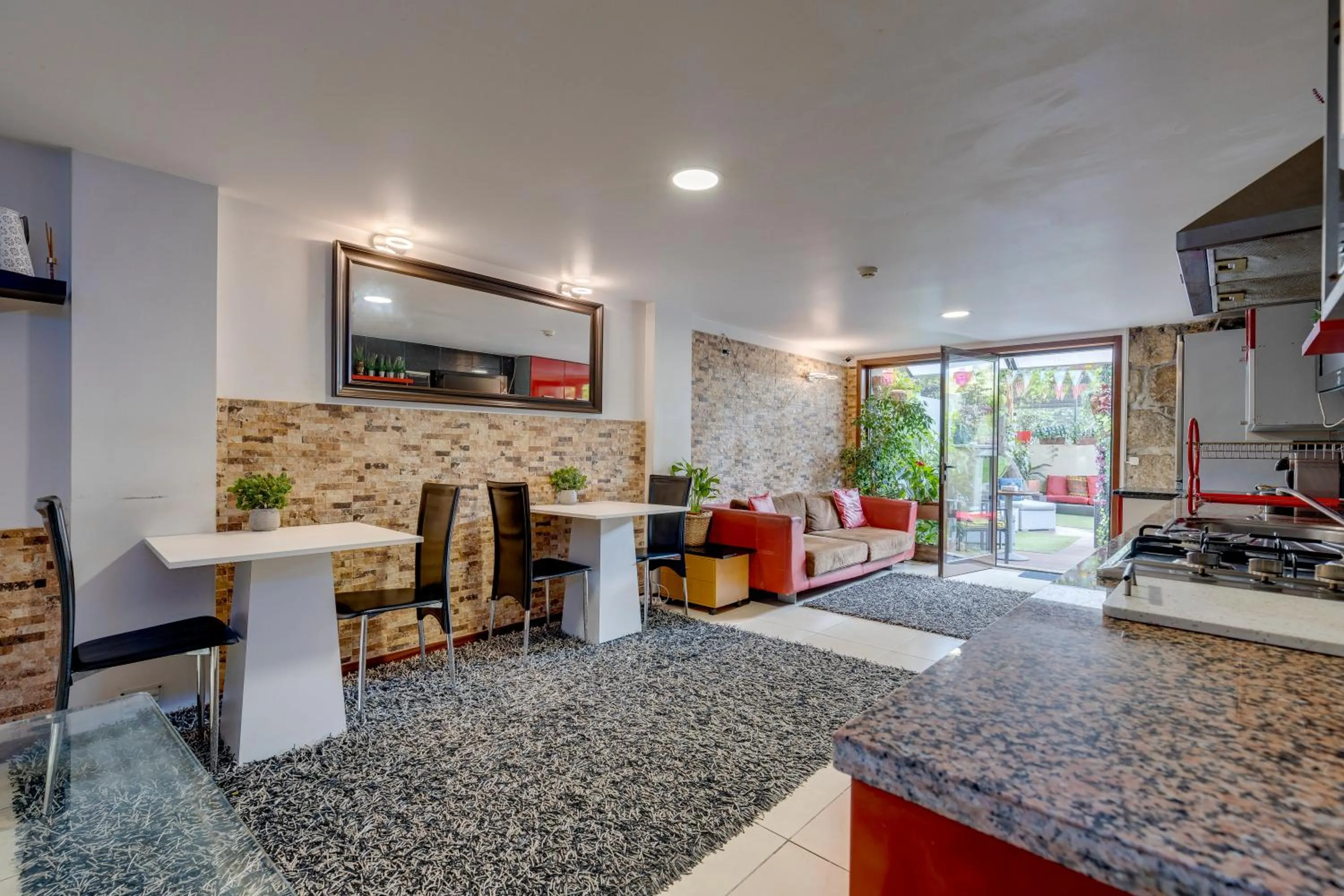 TV and multimedia in Garden in Town Hostel