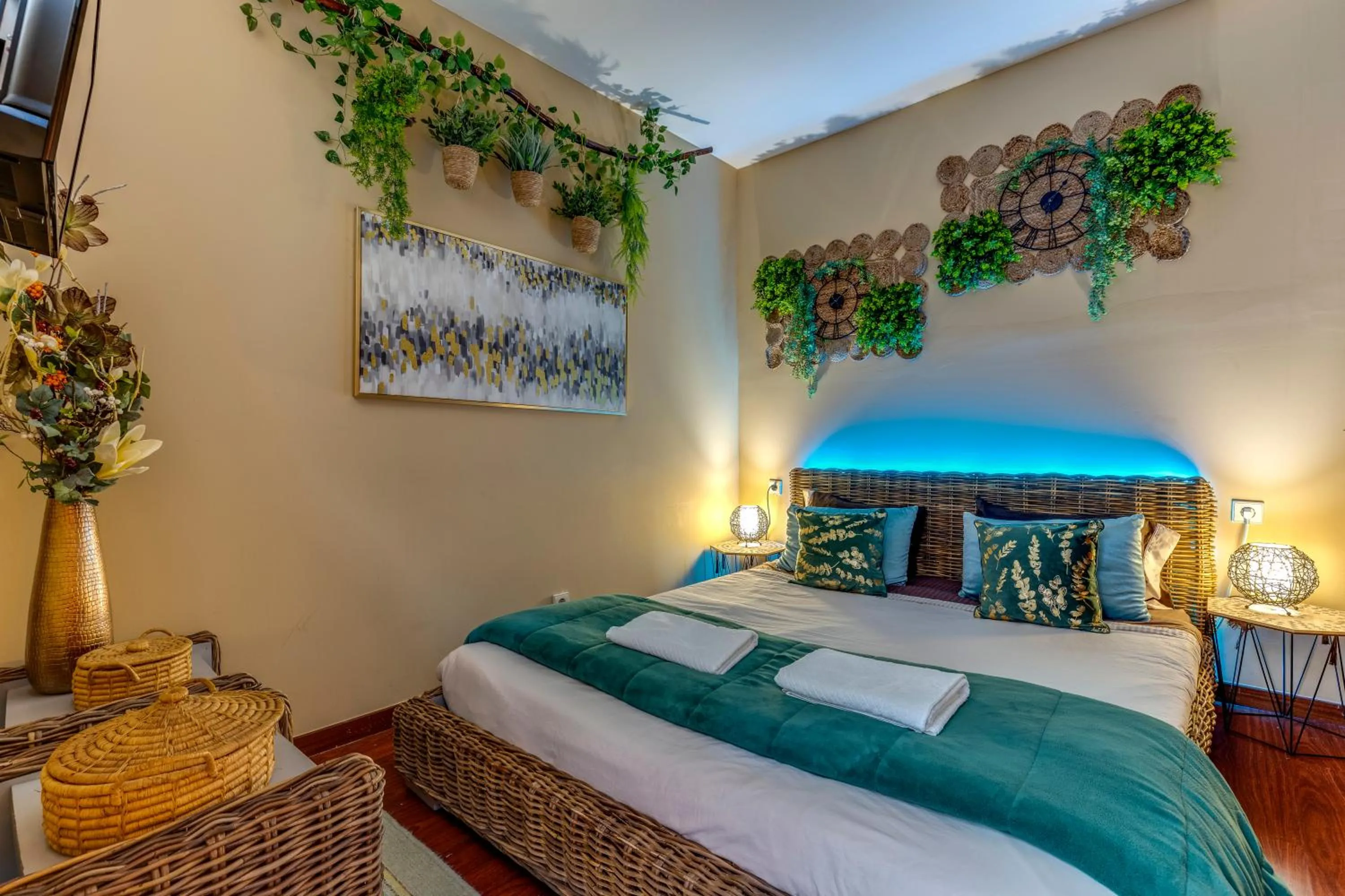 Bedroom, Bed in Garden in Town Hostel