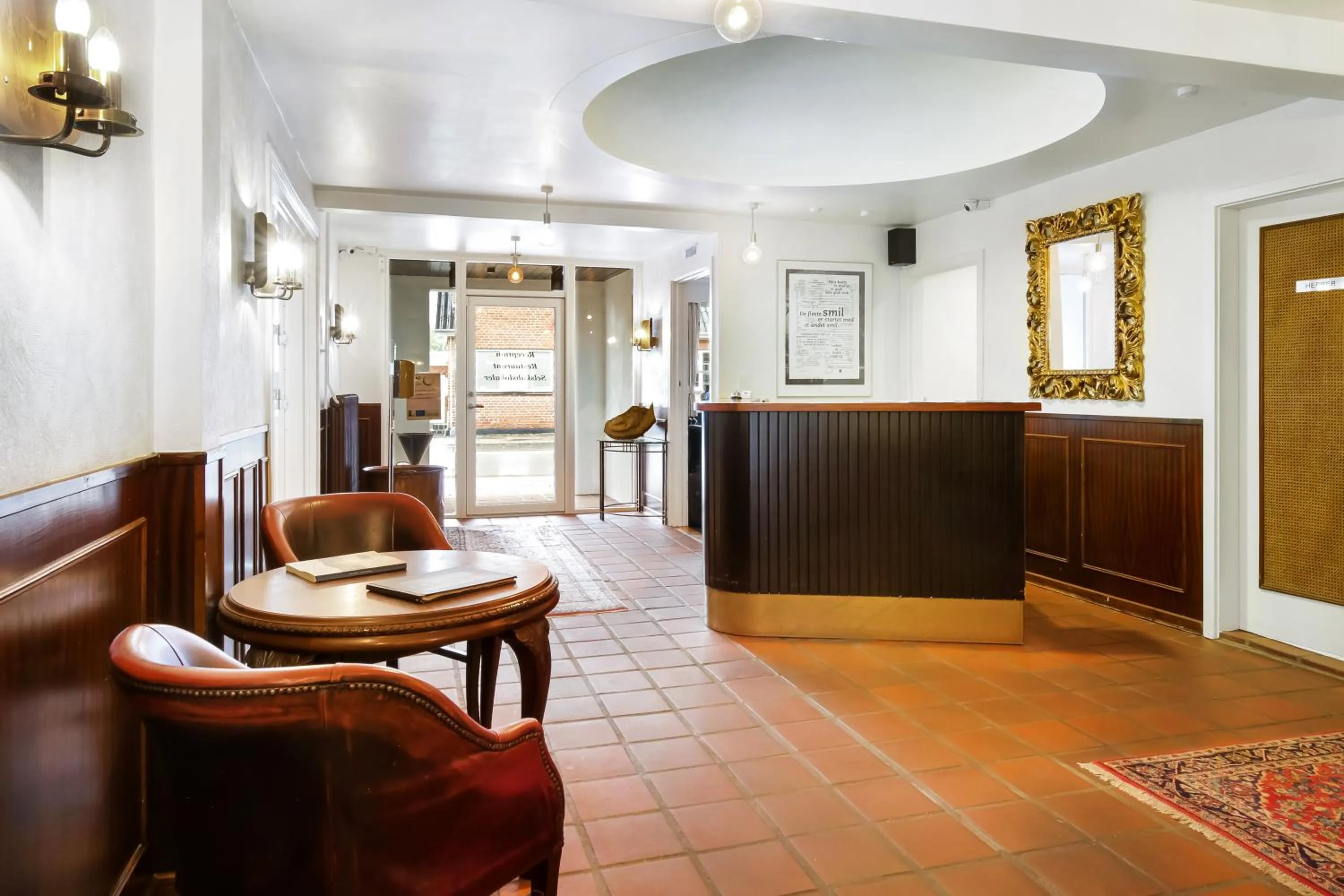 Lobby or reception in Den Gamle Kro Hornslet