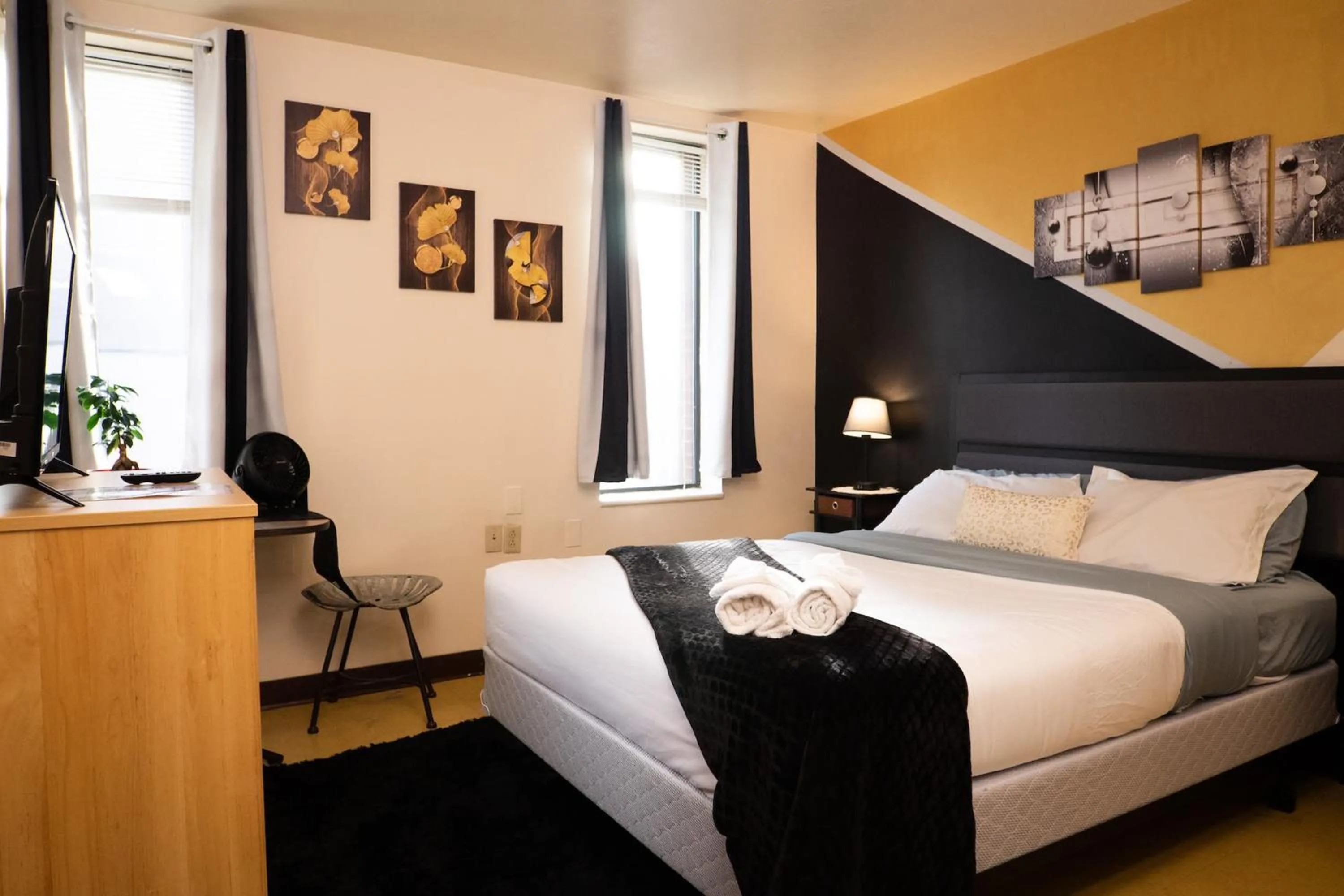 Bed in Stay Pittsburgh