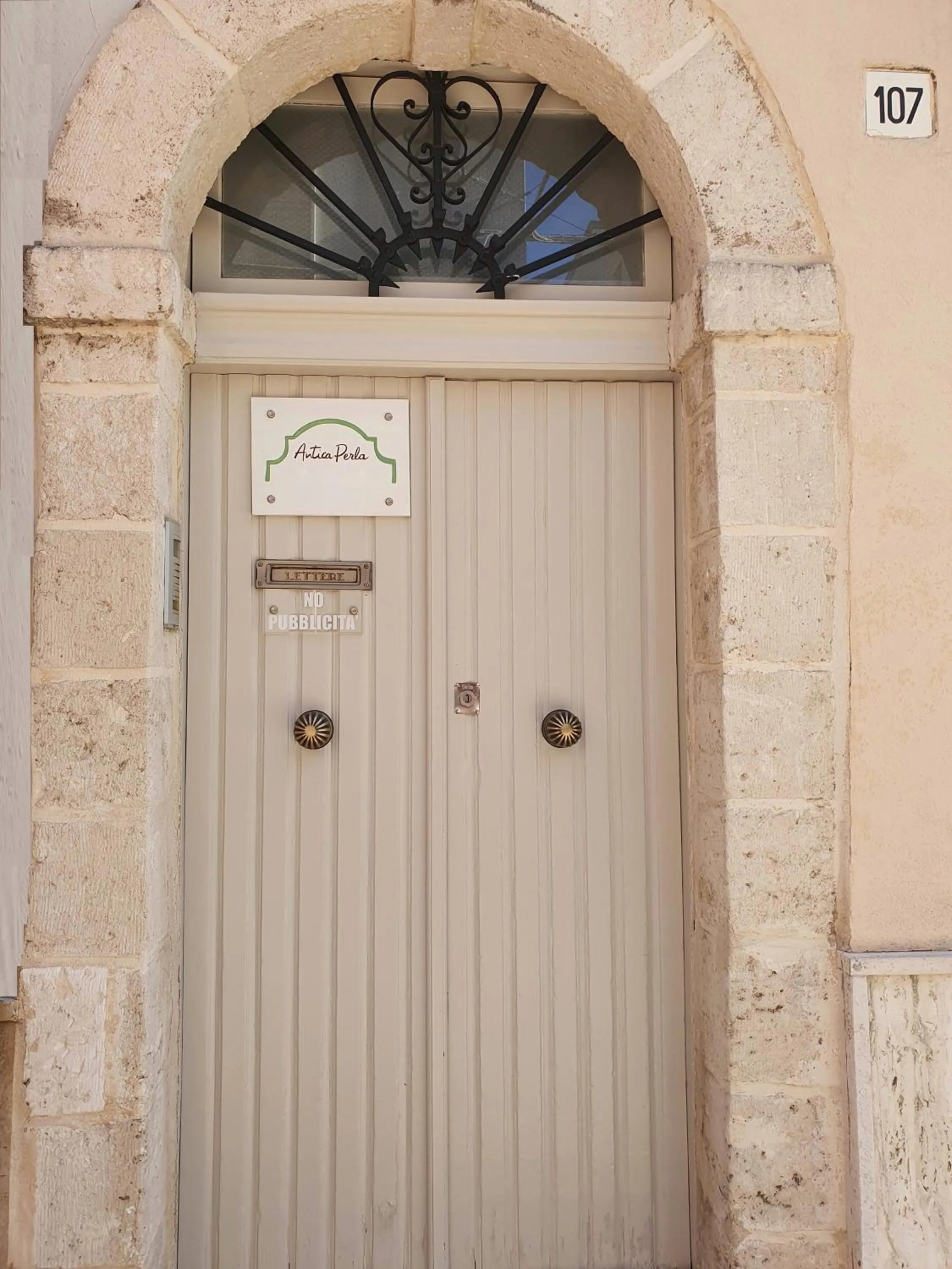 Facade/entrance in Dimora Antica Perla