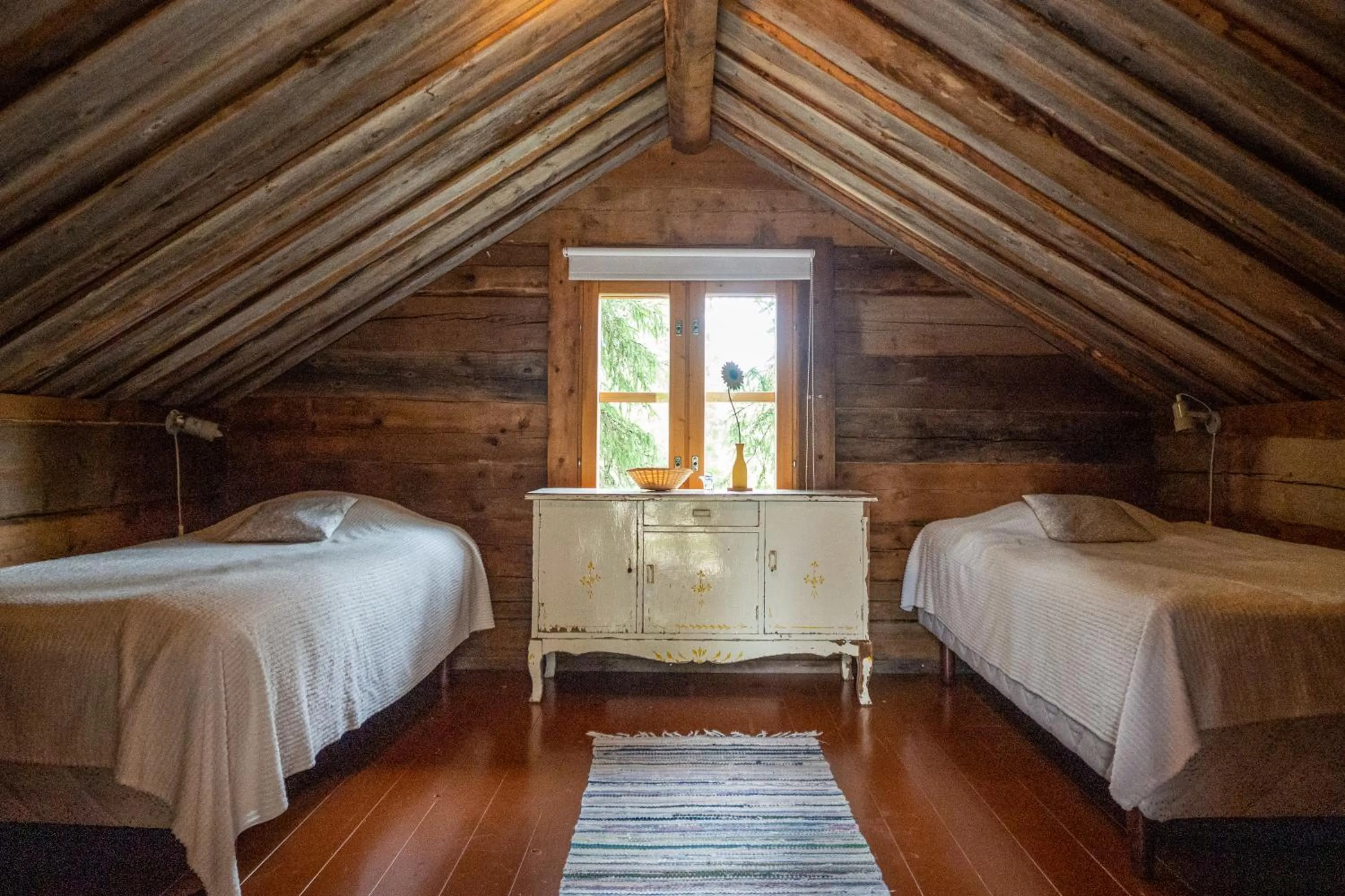 Photo of the whole room, Bed in Iisakki Village