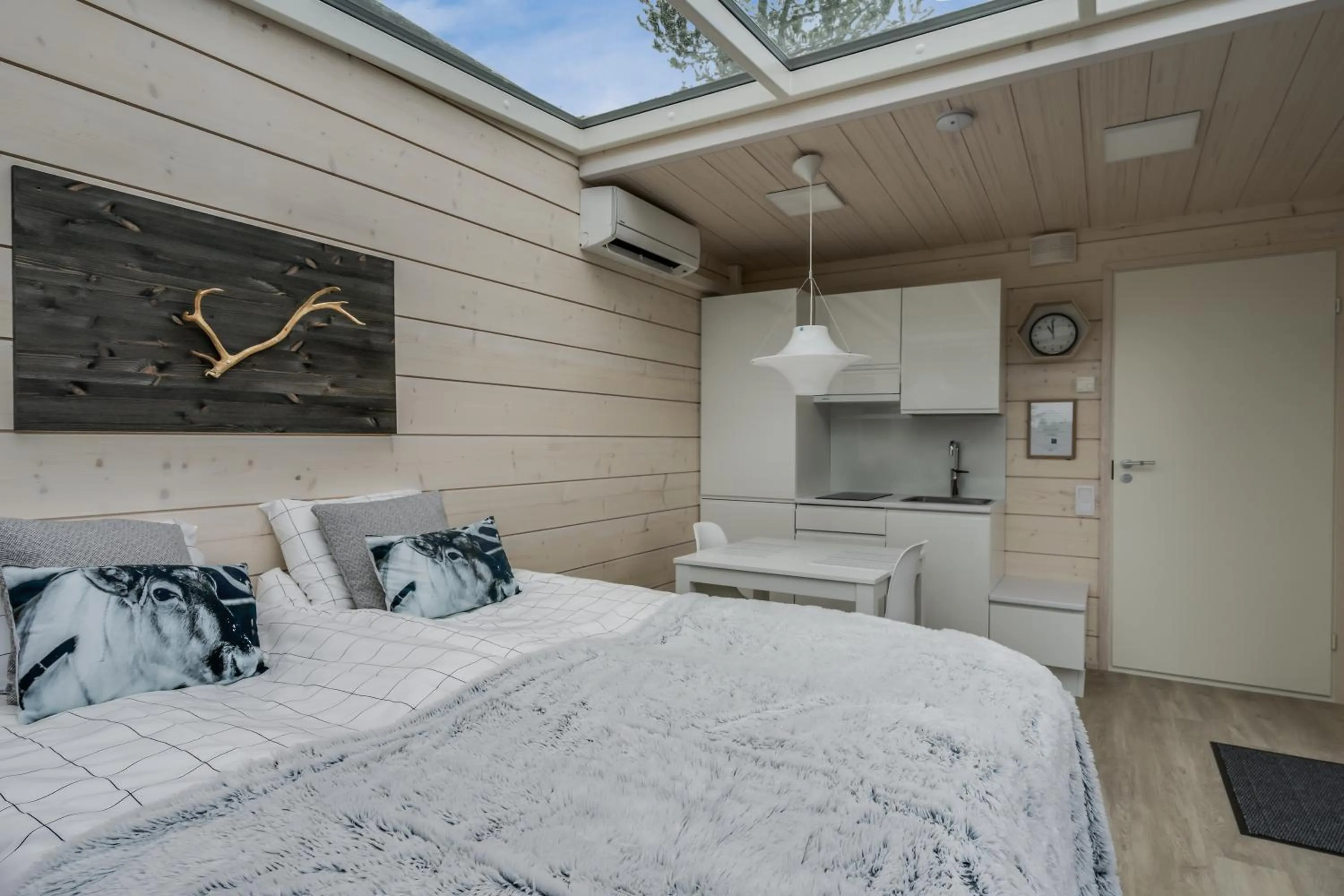 Kitchen or kitchenette, Bed in Iisakki Village